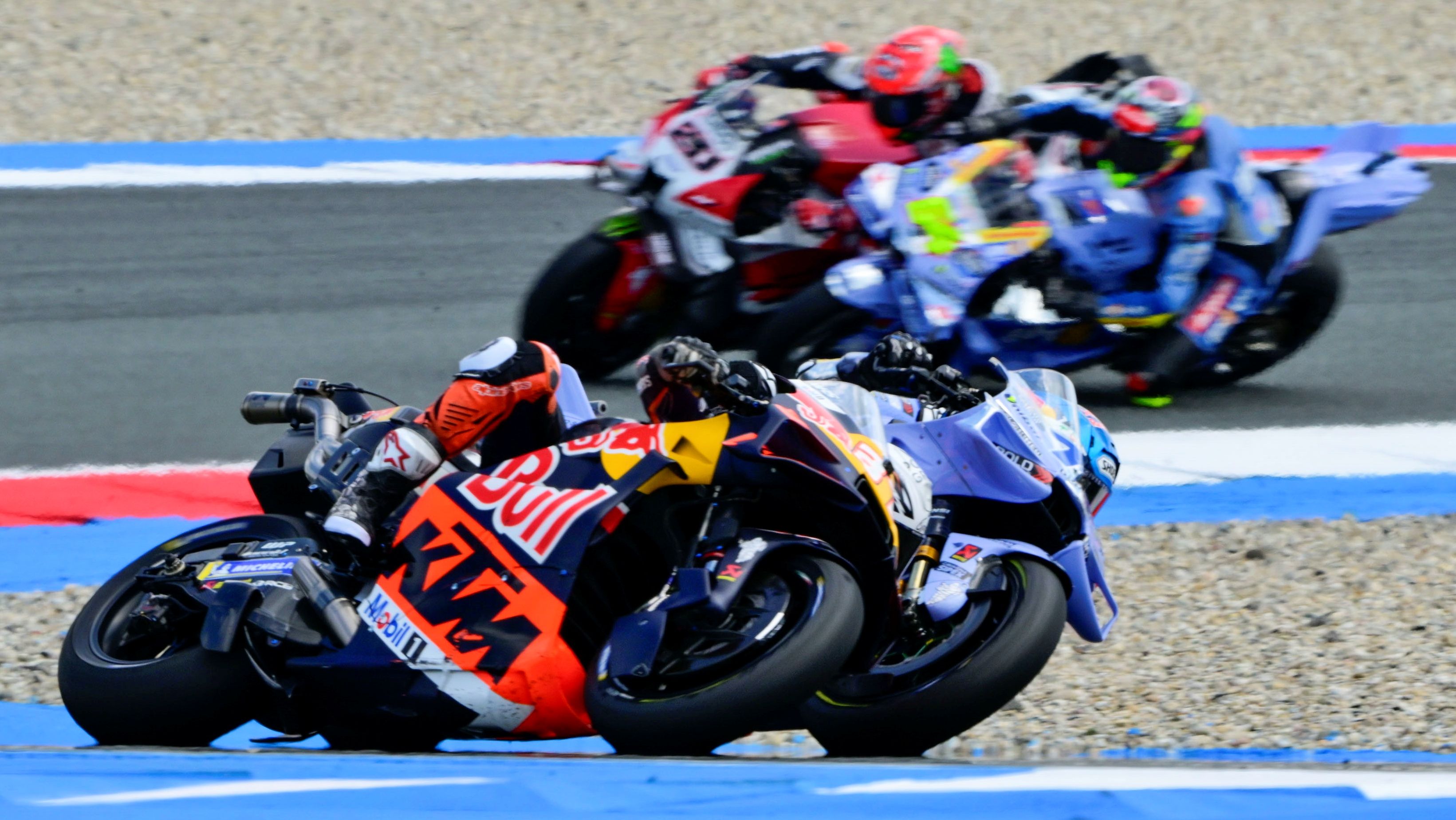 Álex Márquez pasa a Pedro Acosta mientras Fermín Aldeguer supera a Fabio Quartararo, MotoGP Assen 2025