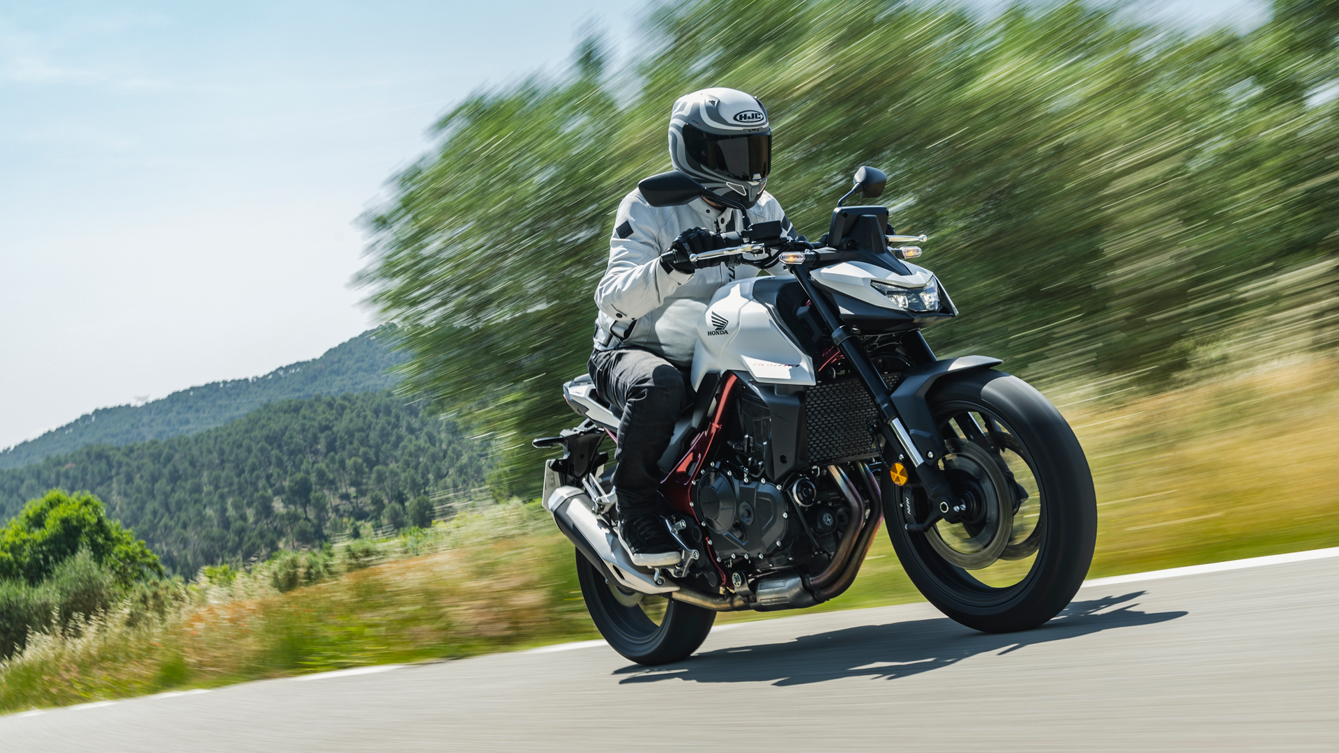 Honda CB750 Hornet 2025 Accion (1)