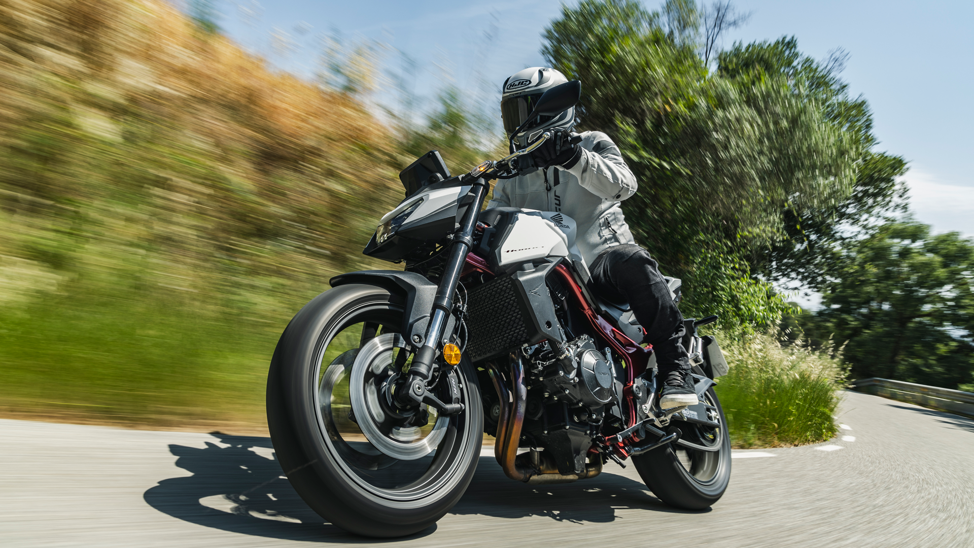 Honda CB750 Hornet 2025 Accion (7)