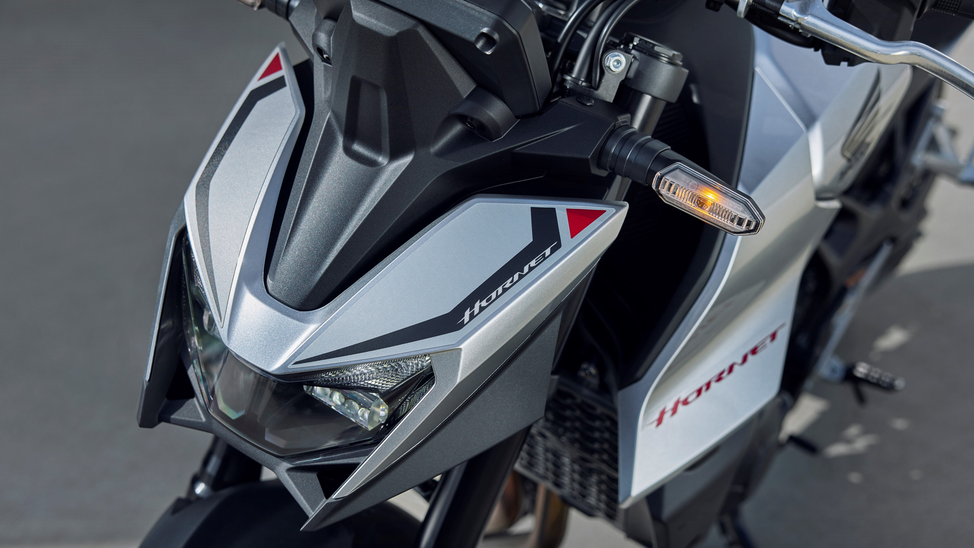 Honda CB750 Hornet 2025 Detalles (1)