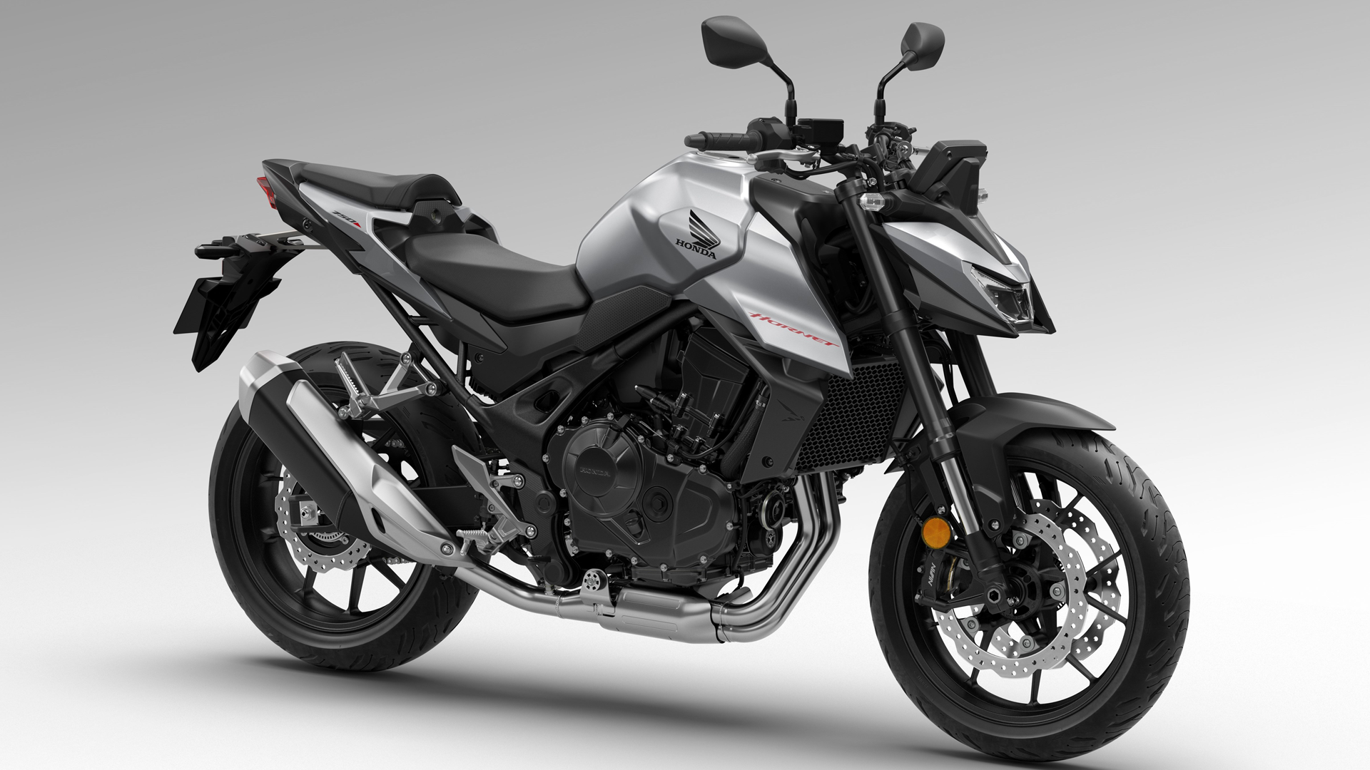 Honda CB750 Hornet 2025 Estudio (1)