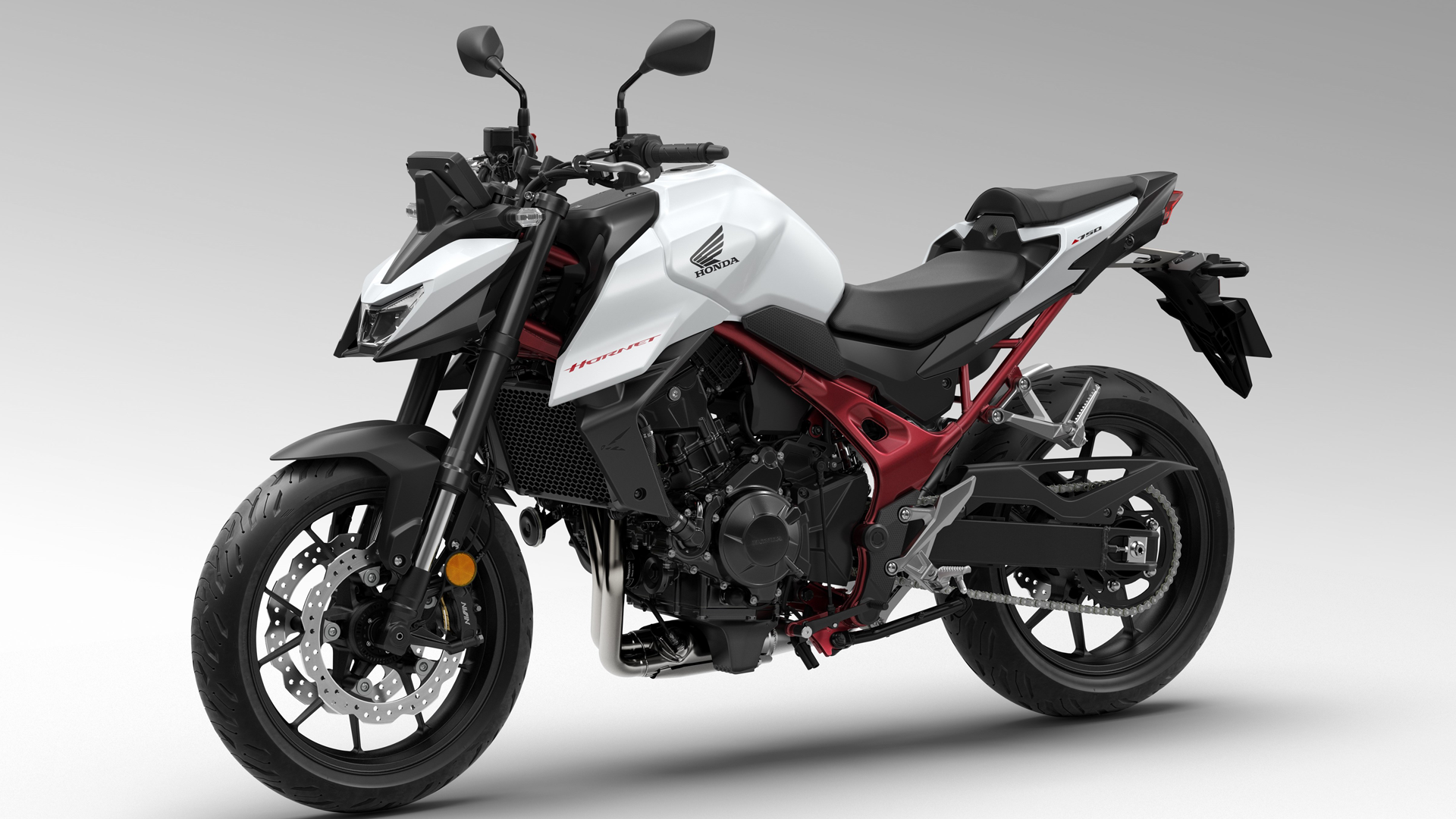 Honda CB750 Hornet 2025 Estudio (5)