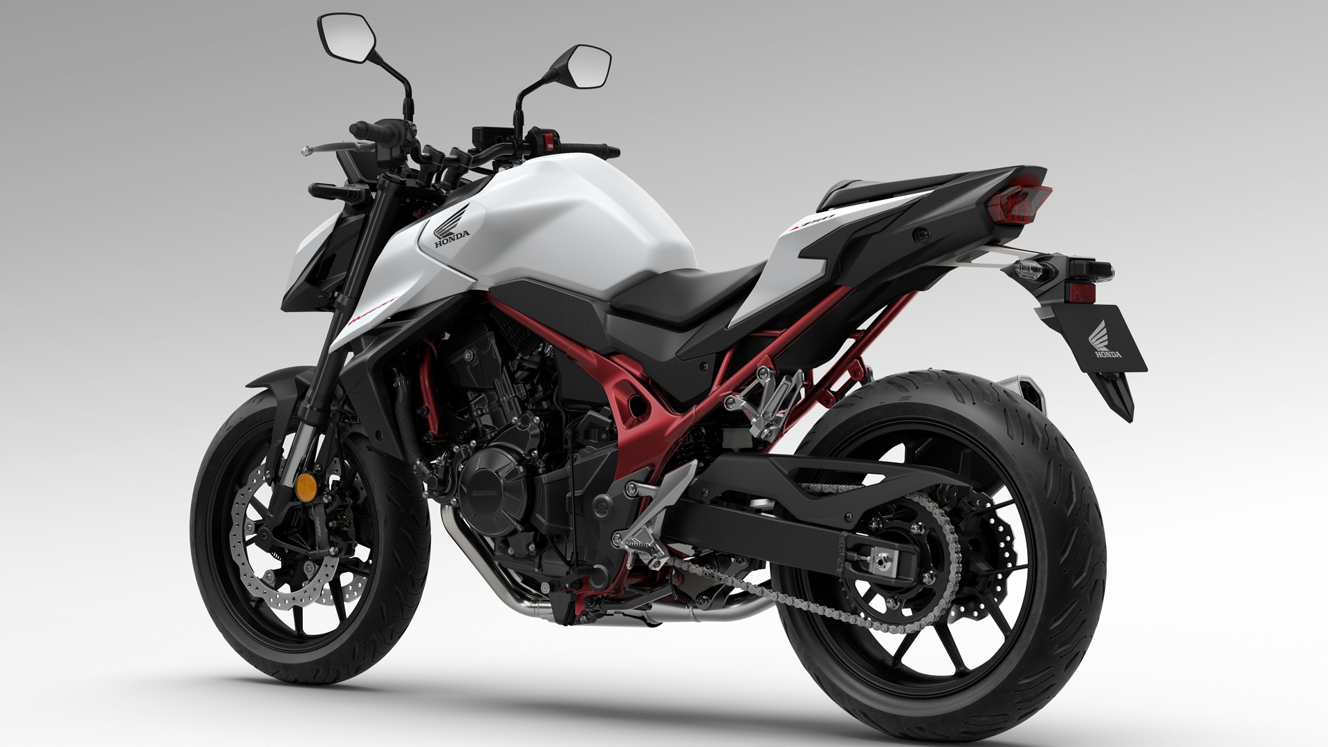 Honda CB750 Hornet 2025 Estudio (7)