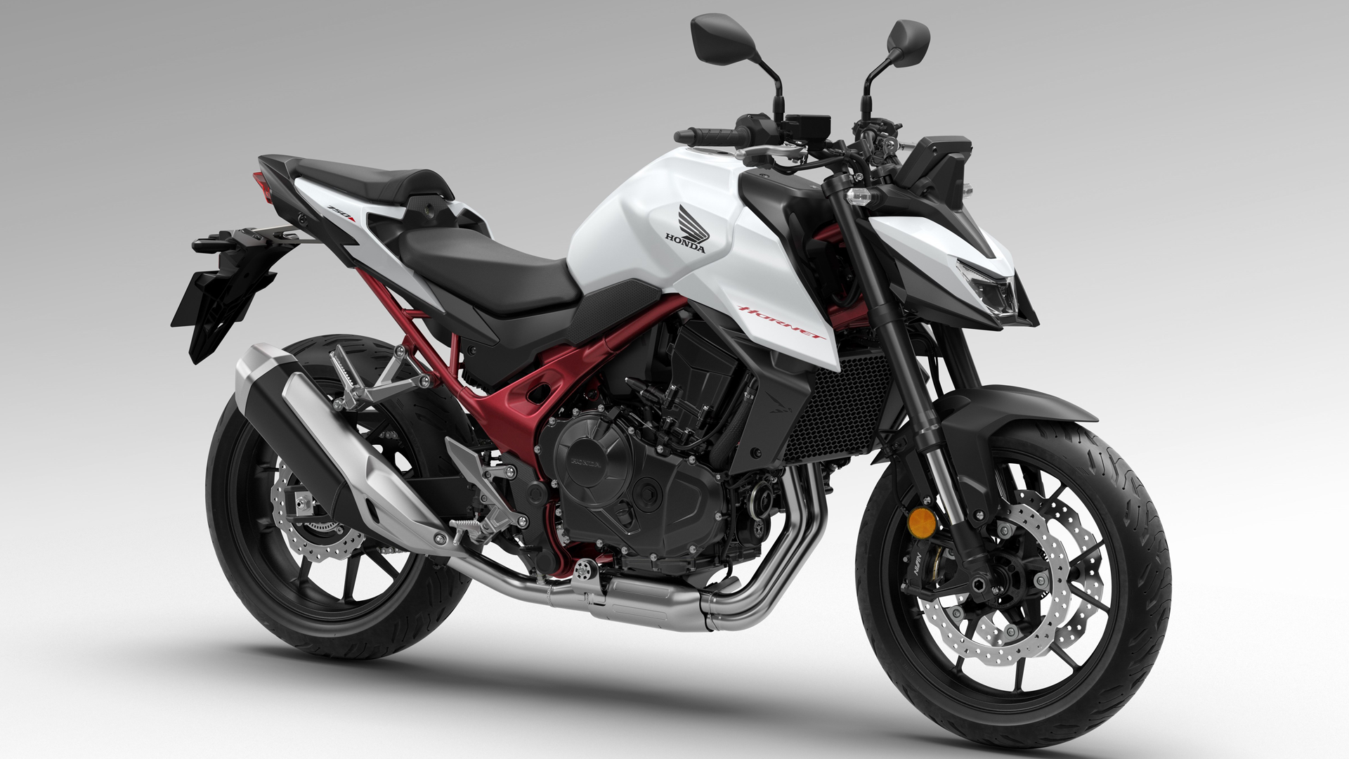 Honda CB750 Hornet 2025 Estudio (9)
