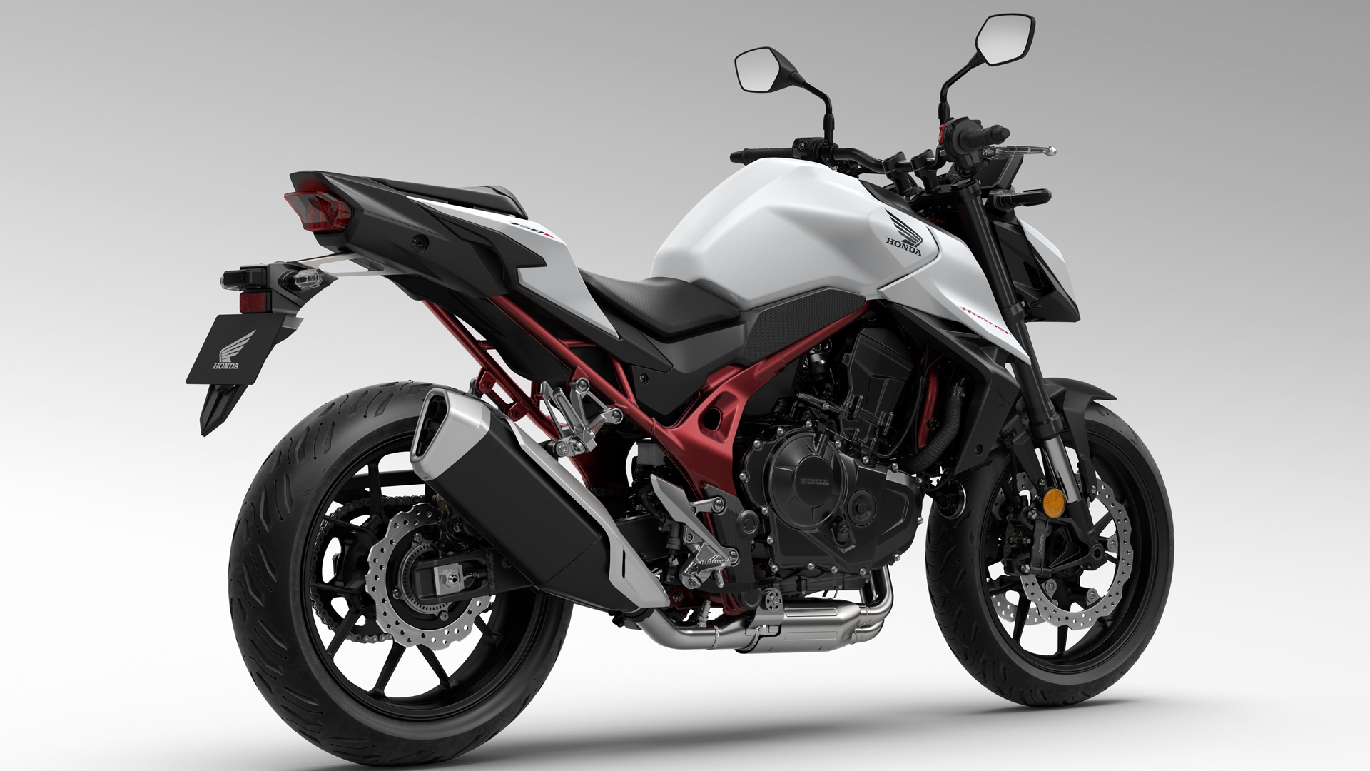 Honda CB750 Hornet 2025 Estudio (11)