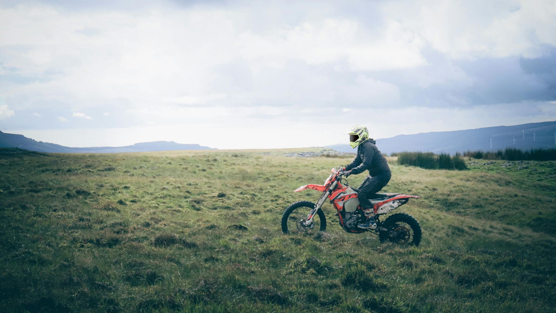 No solo son diferentes las disciplinas tambien las predicciones entre Motocross y Enduro