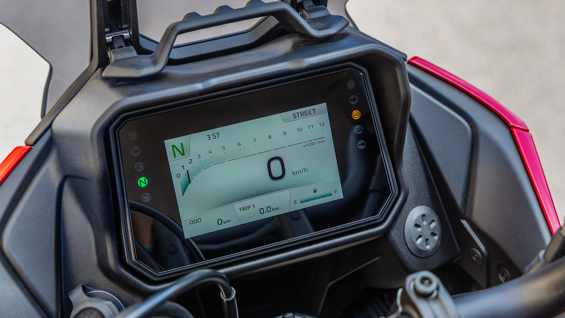 Yamaha Tracer7 2025 Detalles (12)