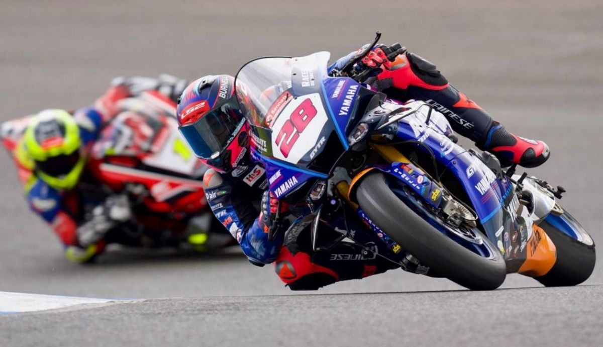 Bradley Ray se va de Kyle Ryde rumbo al triunfo Bradley Ray se va de Kyle Ryde rumbo al triunfo