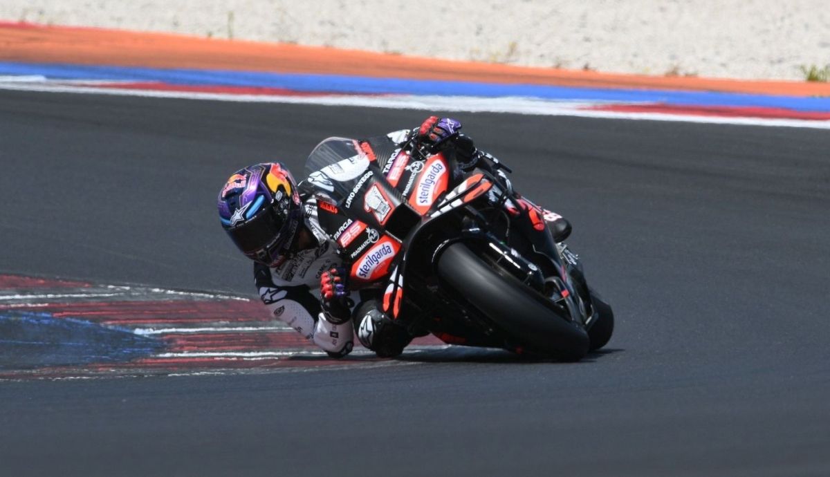 Jorge Martín con la Aprilia RS GP25 en Misano