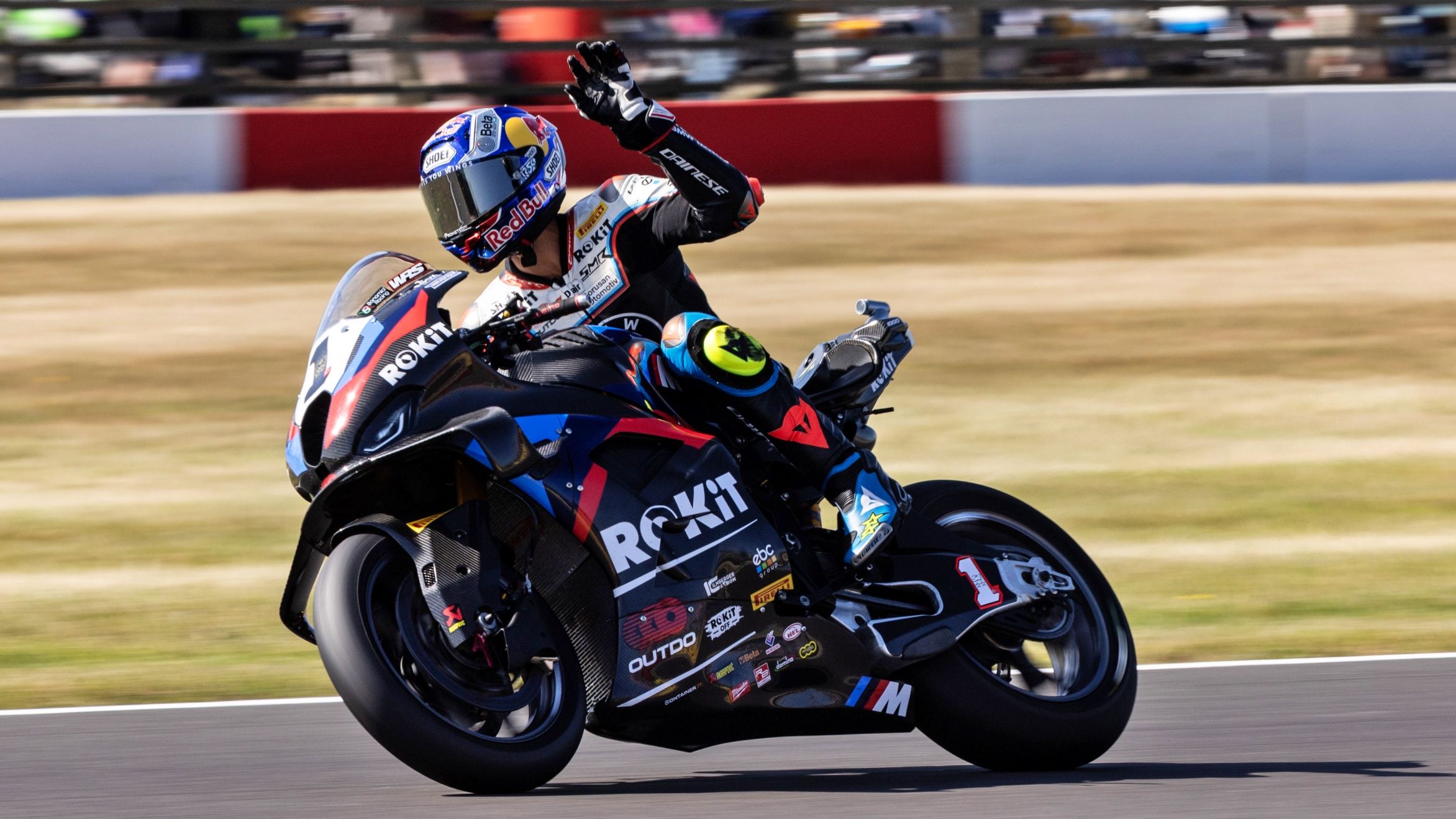 Toprak Razgatlioglu ha ganado la primera carrera en Donington