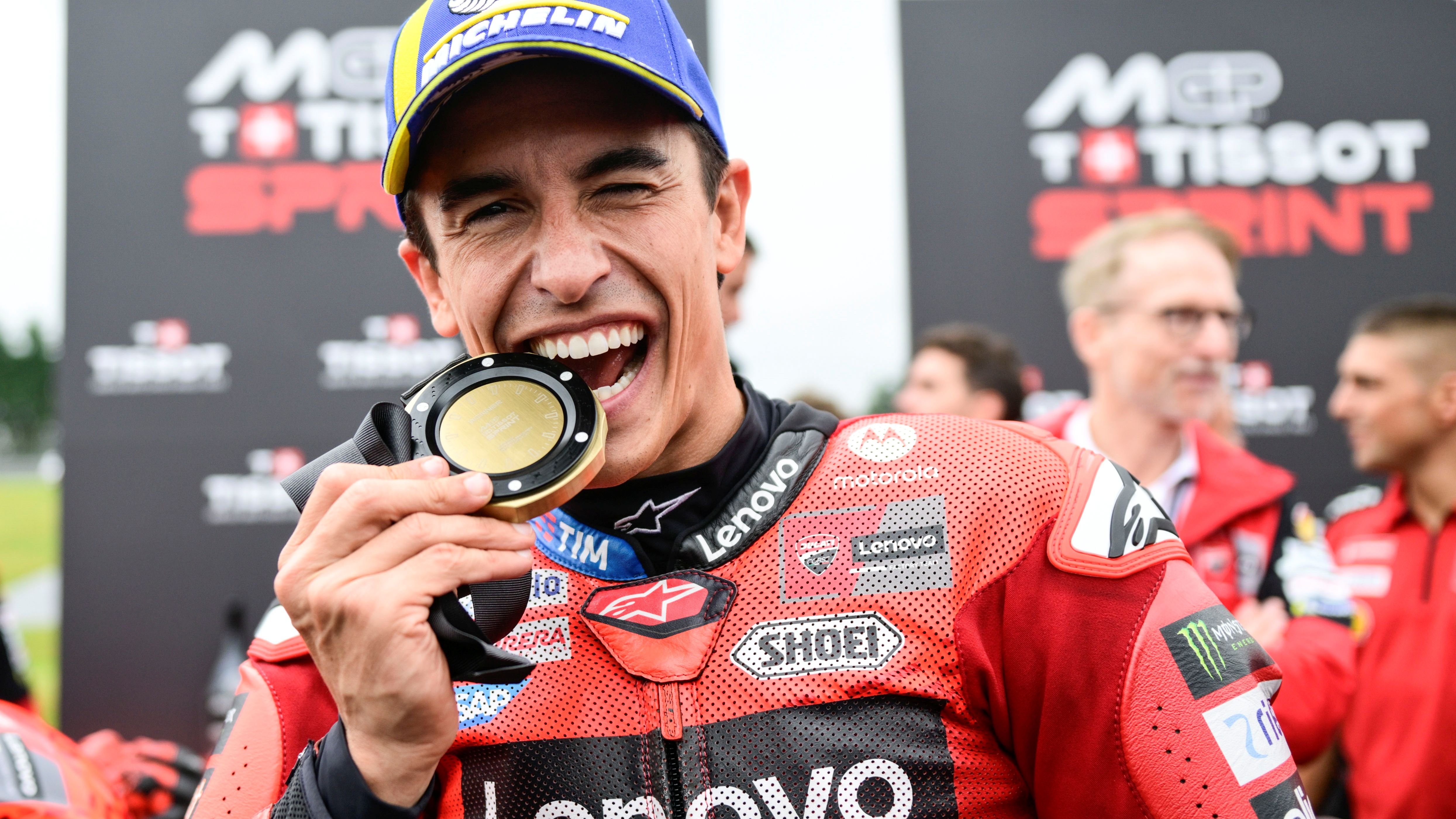 Marc Márquez celebra la victoria en el Sprint de Sachsenring