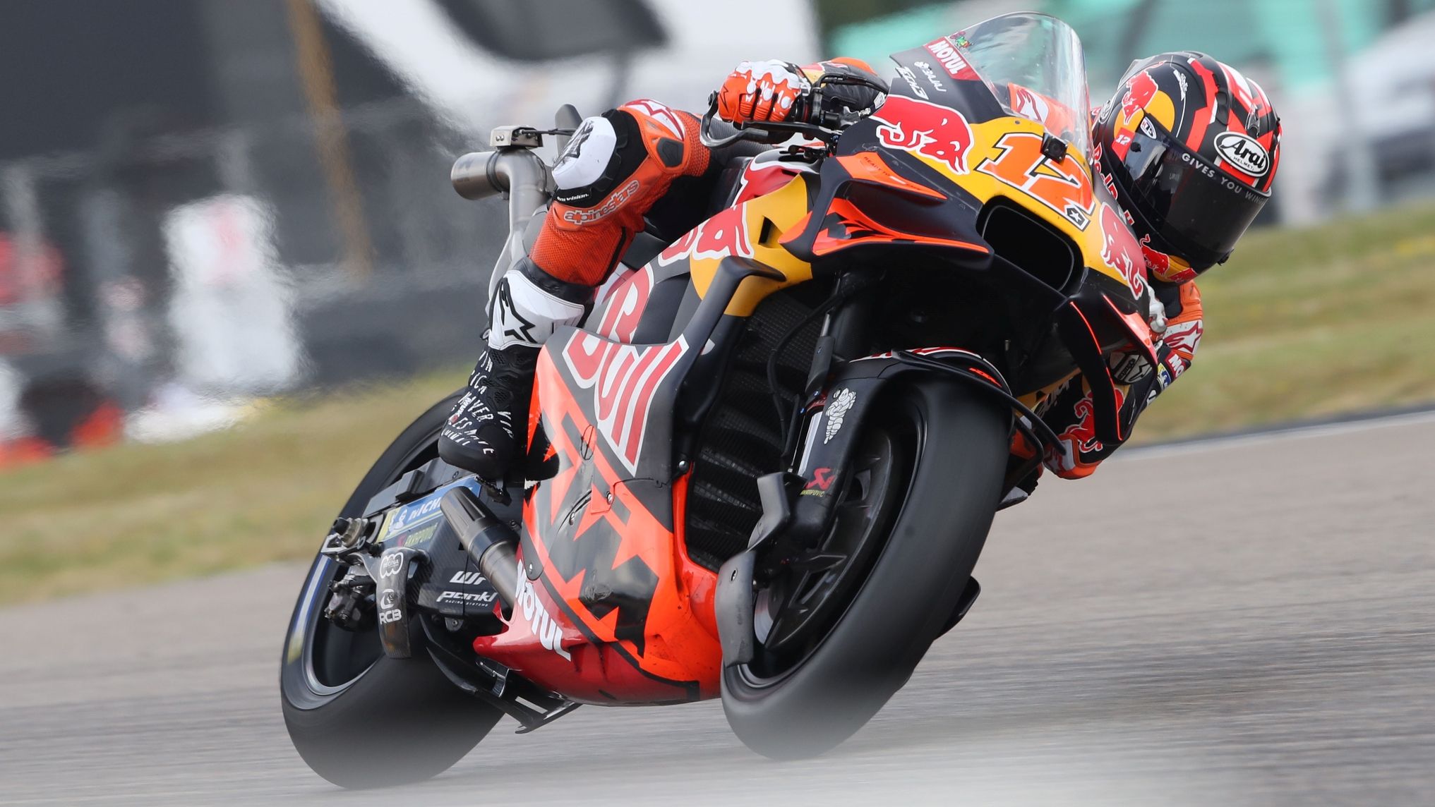 Maverick Viñales se lesionó en la Q2 de Sachsenring