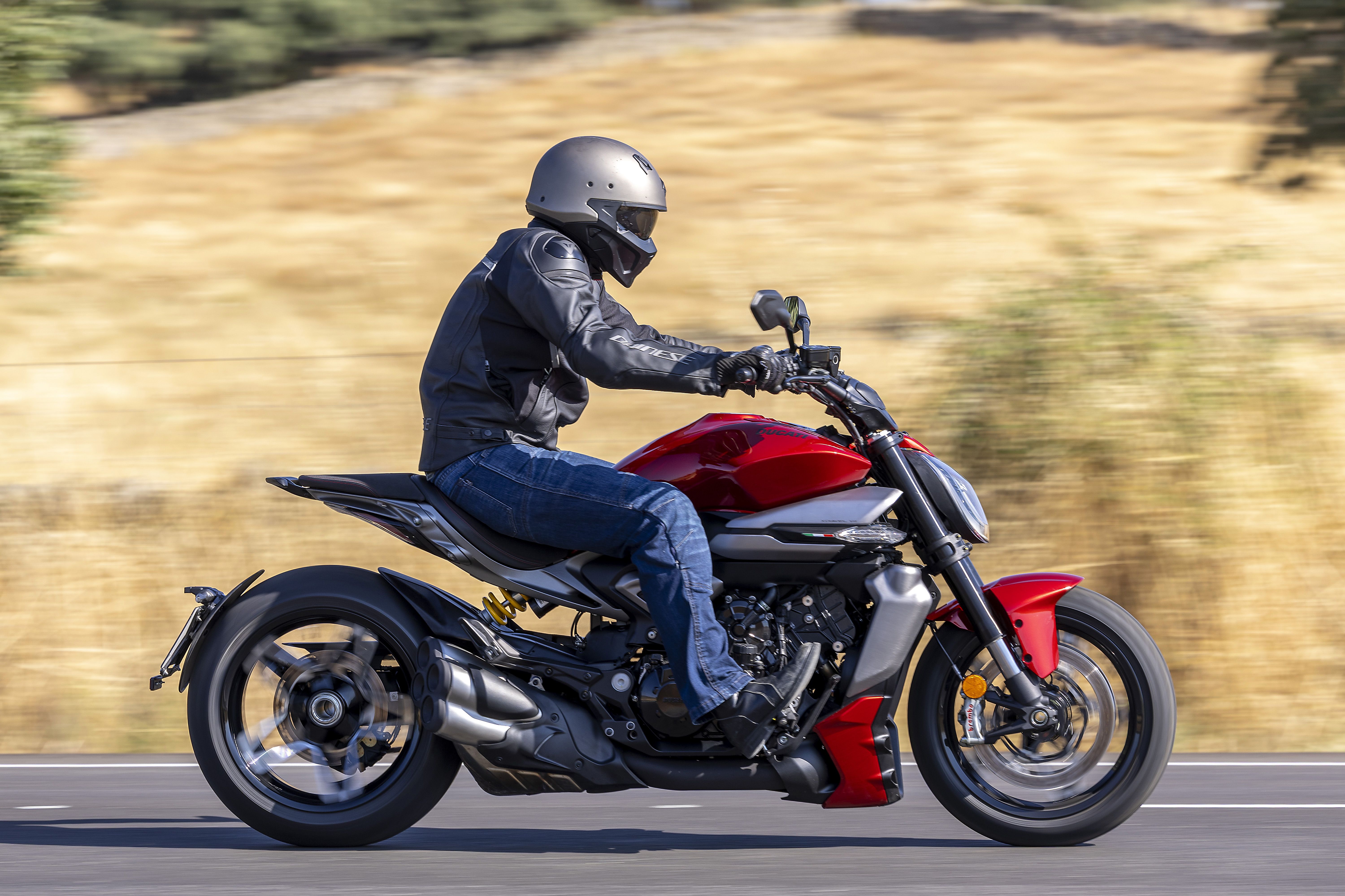 Ducati XDiavel V4 accion (7)