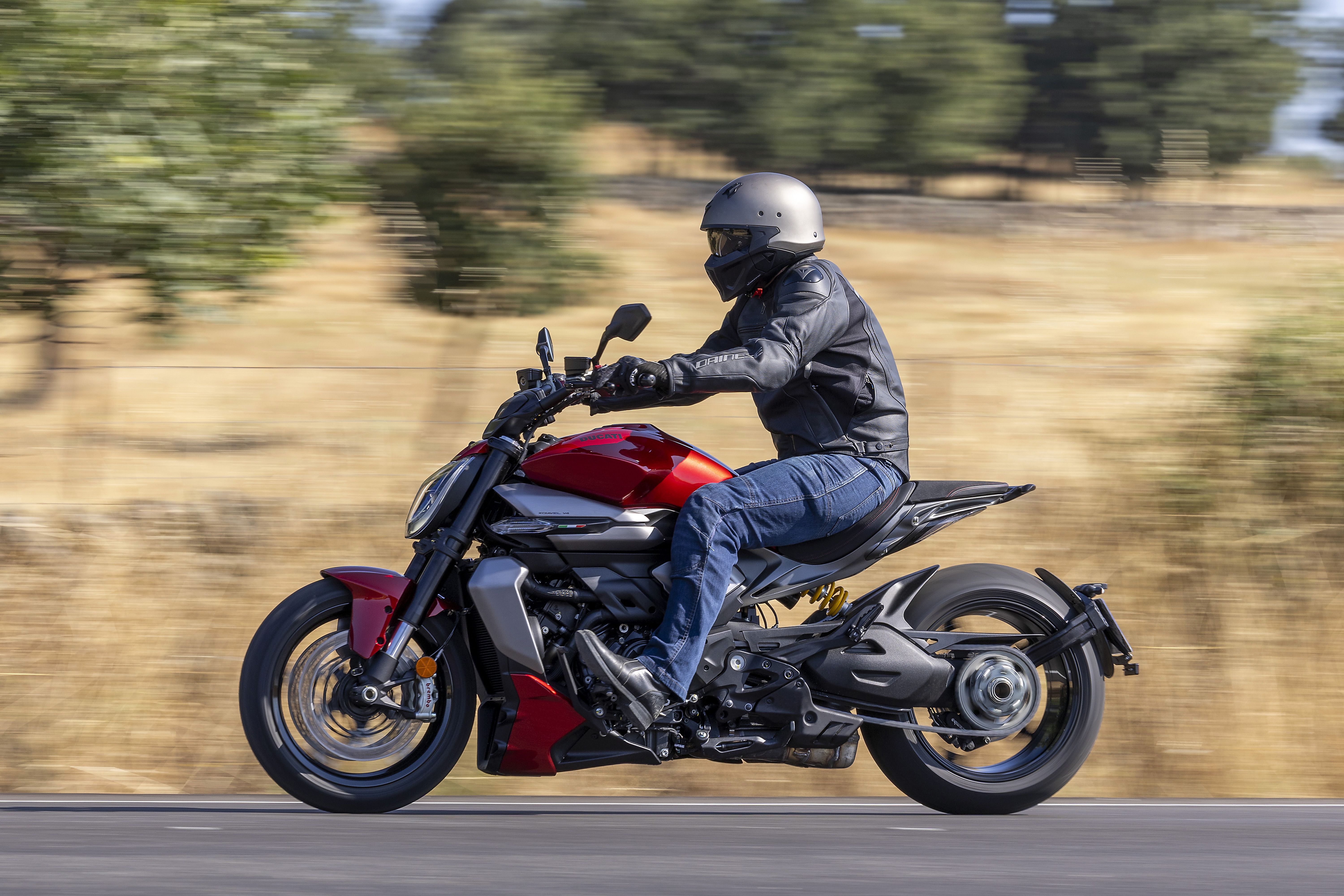 Ducati XDiavel V4 accion (11)