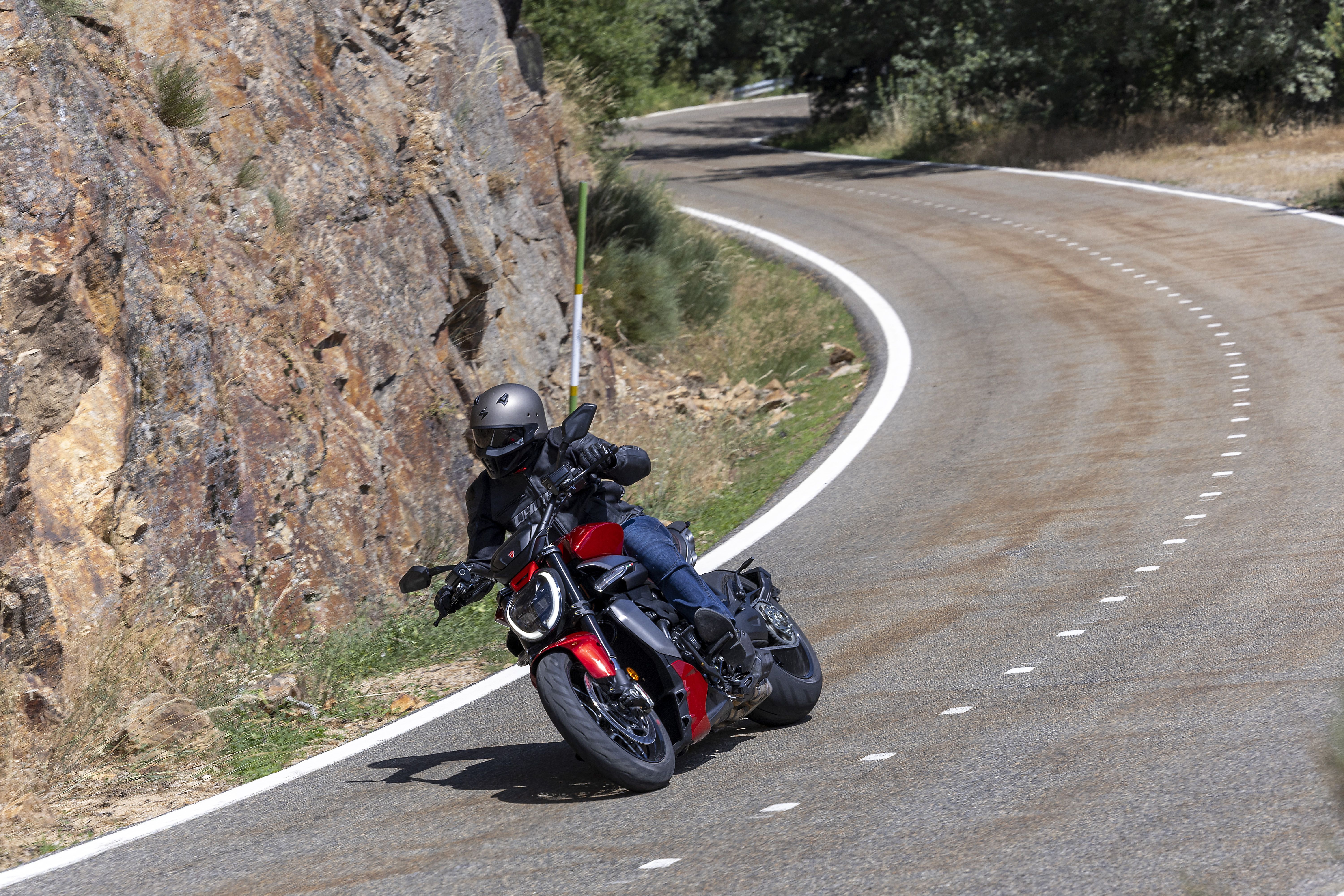 Ducati XDiavel V4 accion (20)