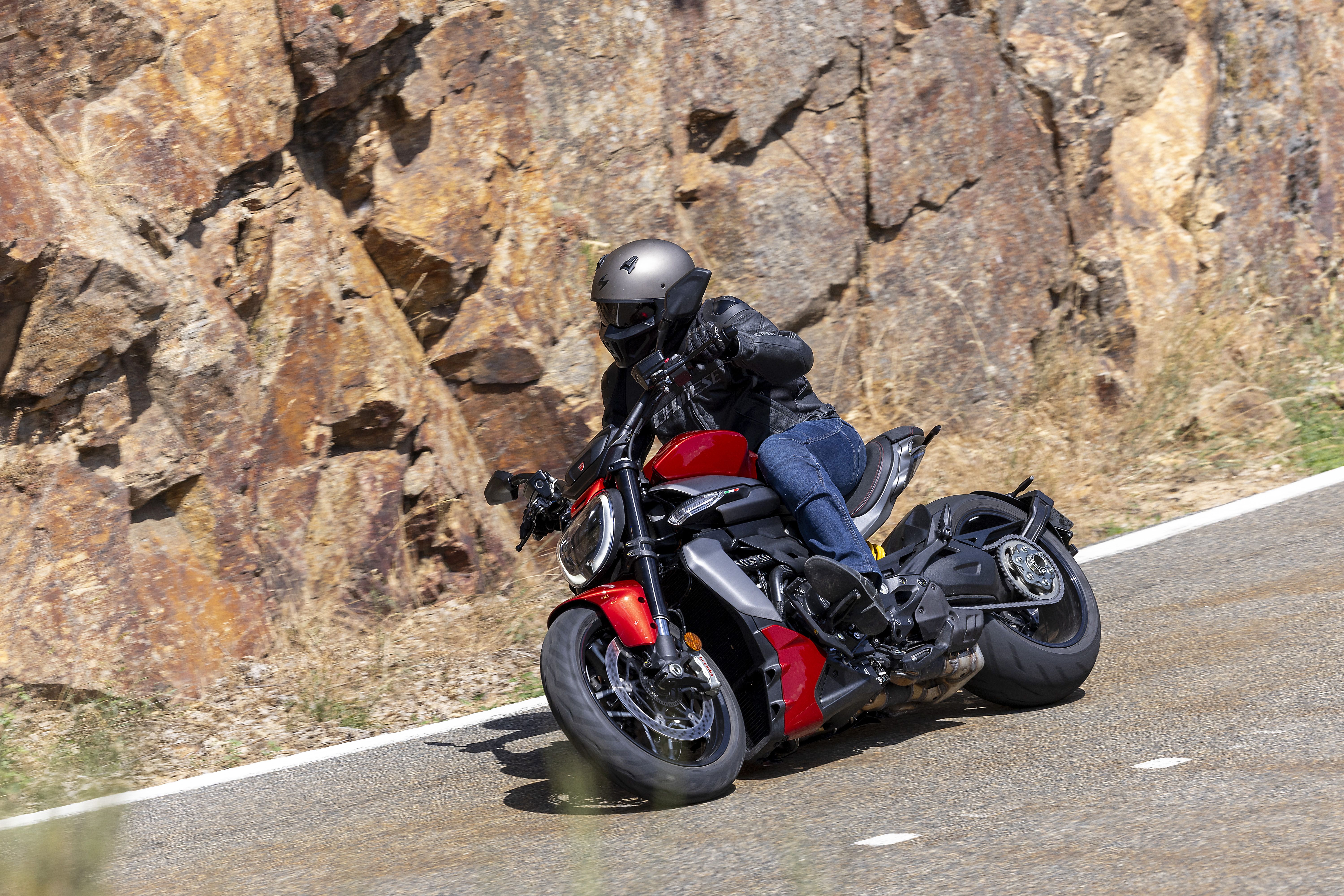 Ducati XDiavel V4 accion (21)