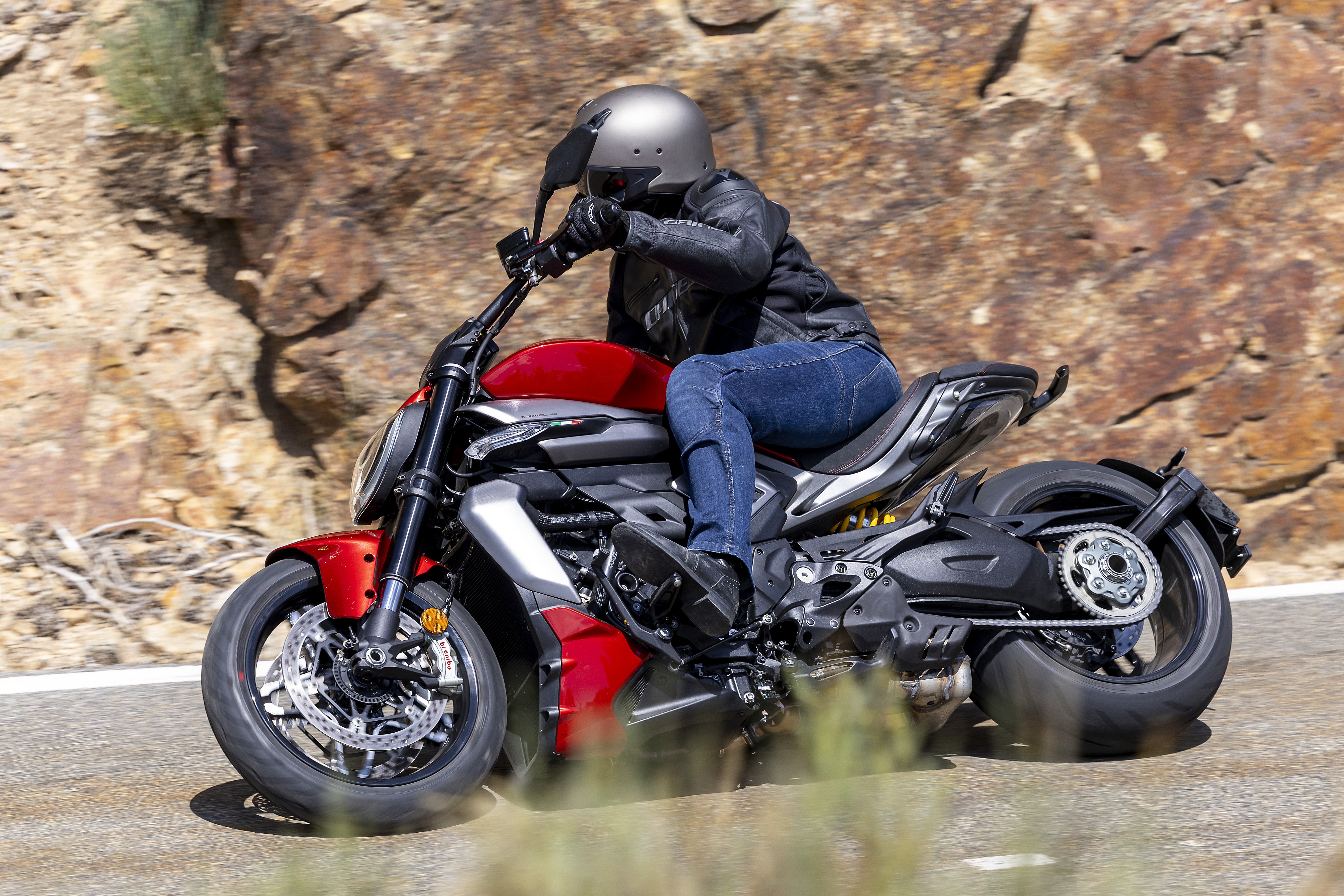 Ducati XDiavel V4 accion (24)