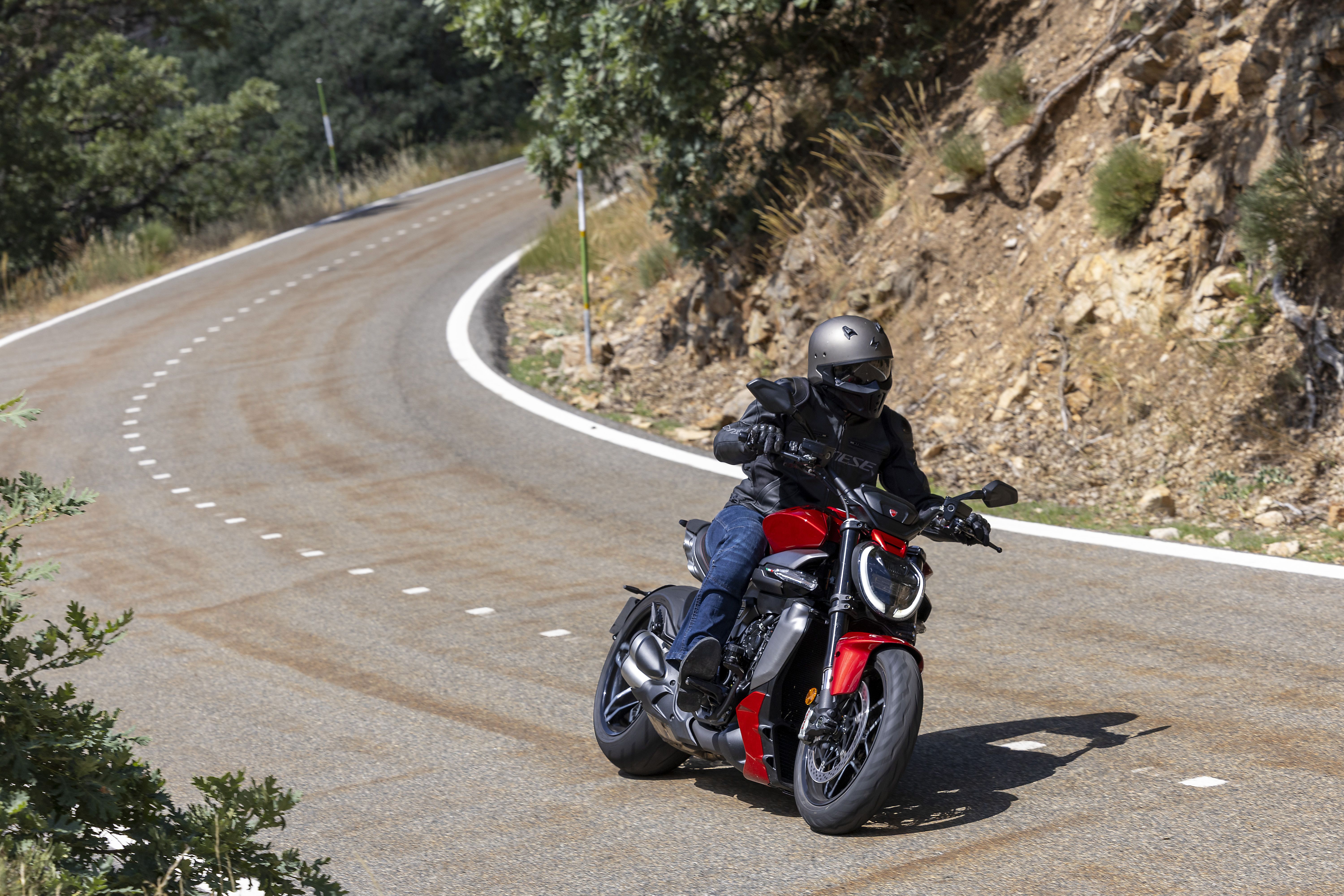 Ducati XDiavel V4 accion (25)