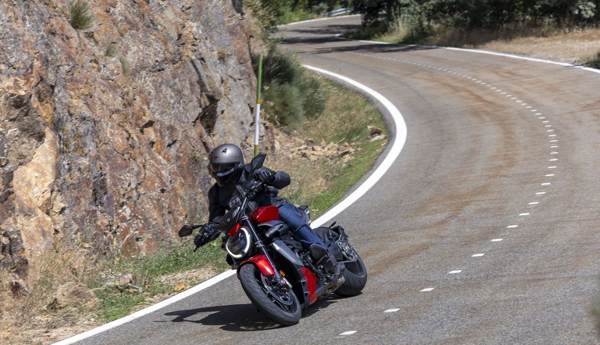 Ducati XDiavel V4 accion (20)