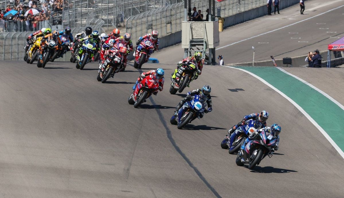 Cameron Beaubier lidera en la salida ante Bobby Fong, Jake Gagne y Josh Herrin Cameron Beaubier lidera en la salida ante Bobby Fong, Jake Gagne y Josh Herrin