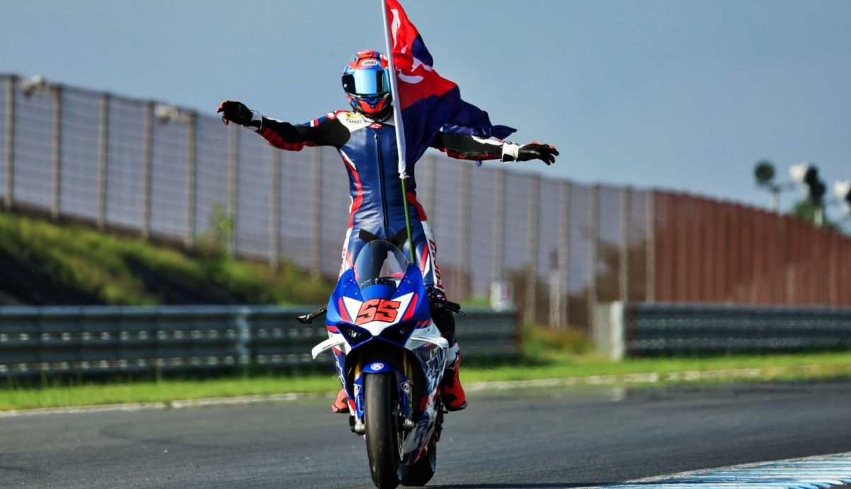 Hafizh Syahrin celebra la victoria en la segunda carrera