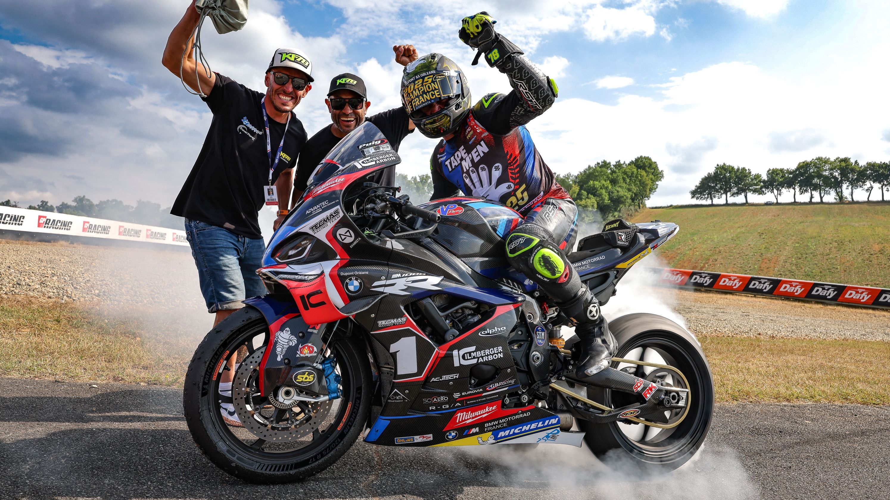 Kenny Foray festeja su triunfo en el France Superbike 2025