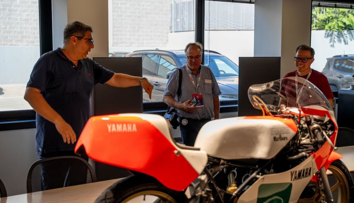 Two Yamaha One Passion Group 3 (18) Two Yamaha One Passion Group 3 (18)