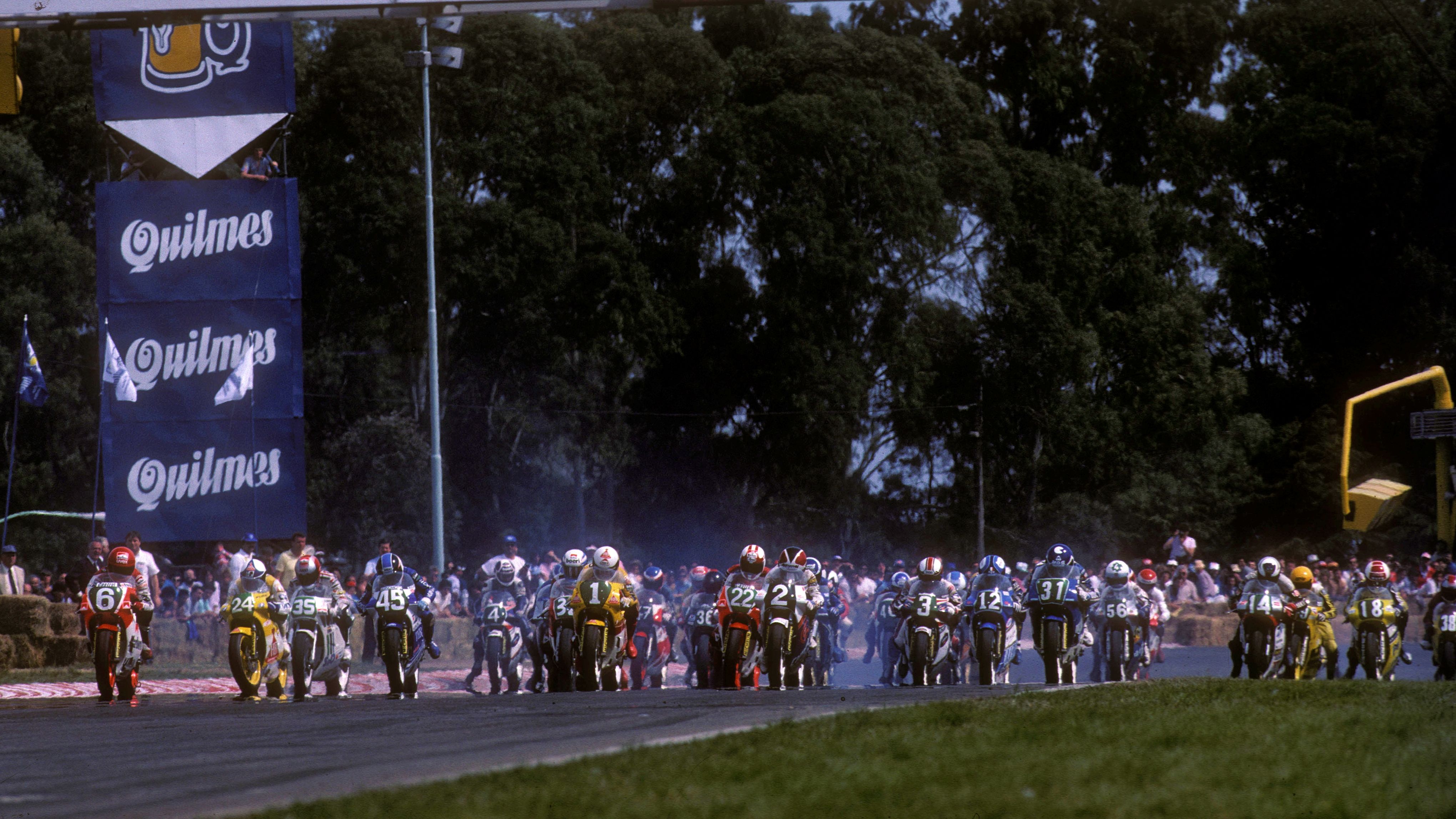 Salida de la carrera de 250cc en el GP de Argentina de 1987 en el Óscar y Juan Gálvez de Buenos Aires