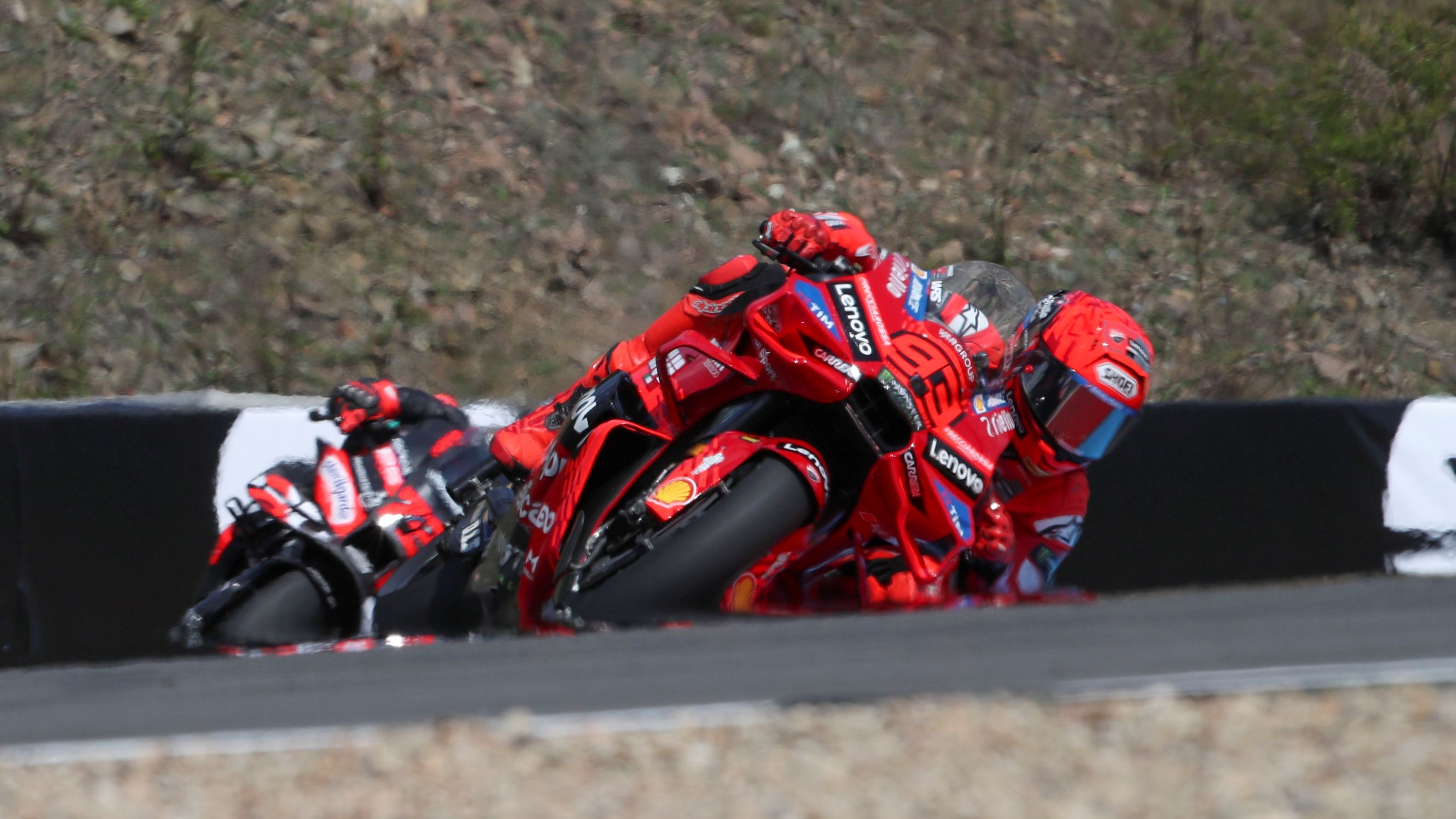Marc Márquez comanda ante Marco Bezzecchi, MotoGP Chequia 2025