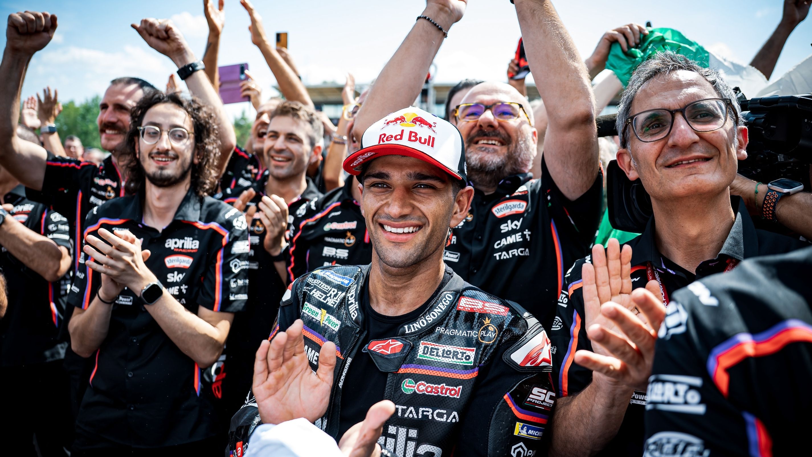 Jorge Martín y el equipo Aprilia MotoGP en Brno