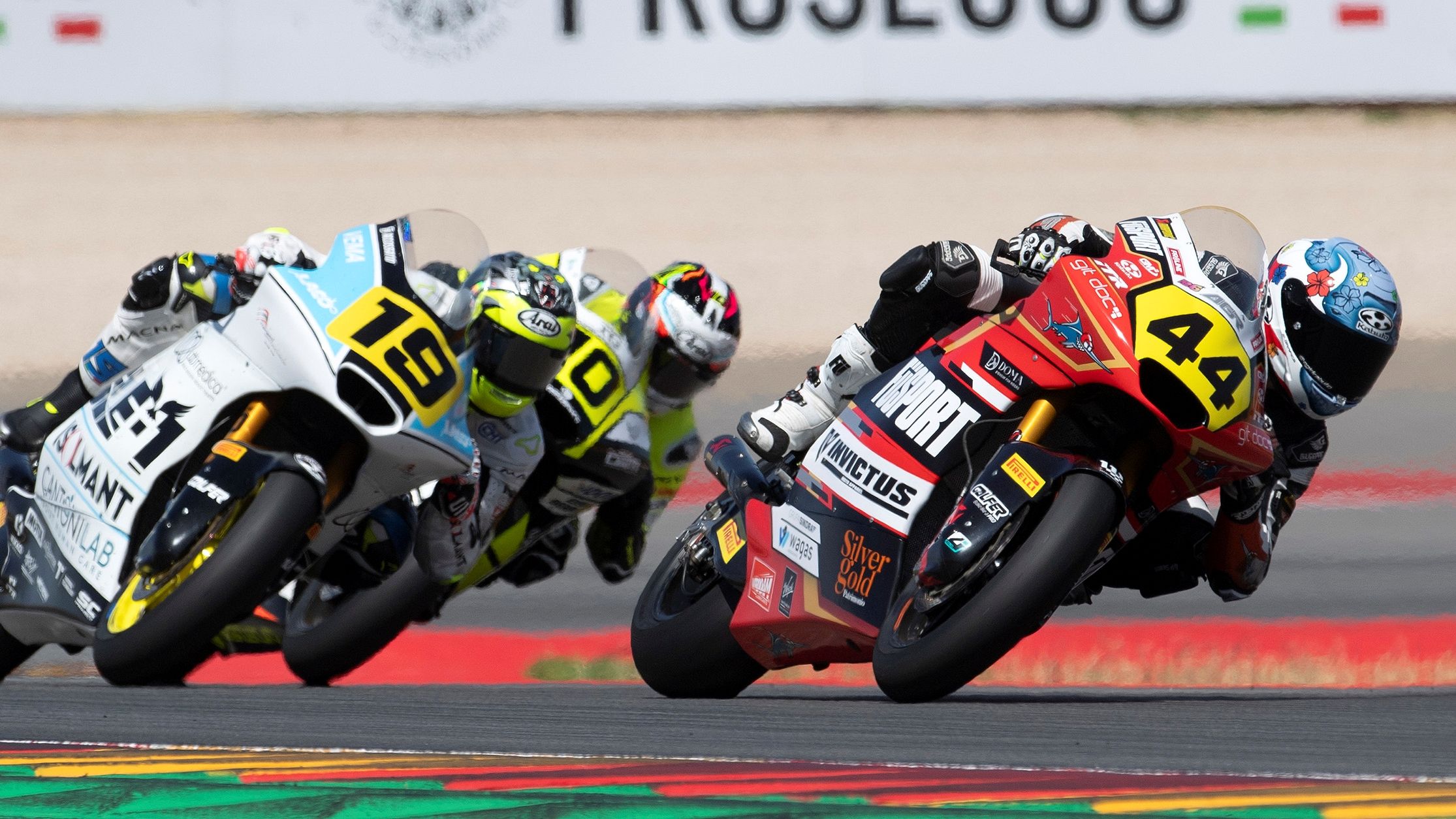 Milan Pawelec venció en Motorland ante Alessandro Morosi