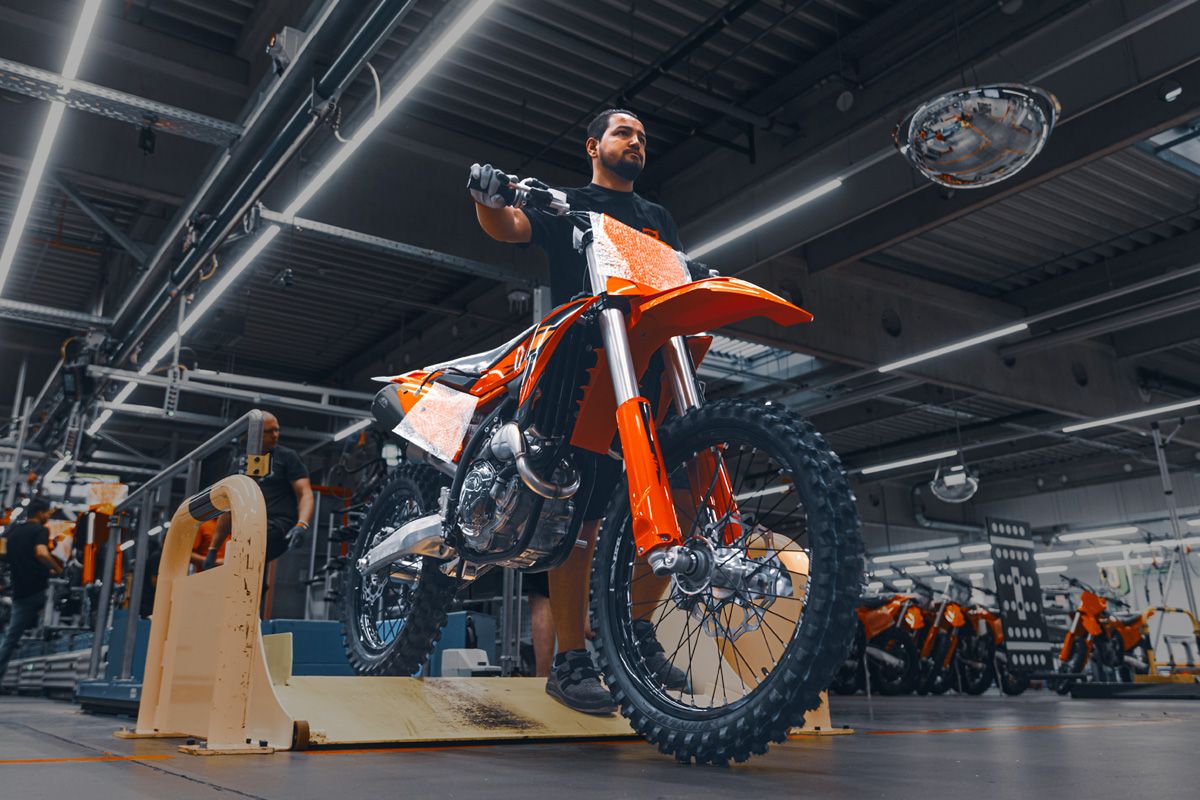 KTM reinicia la producción de motos en Mattighofen, Austria.