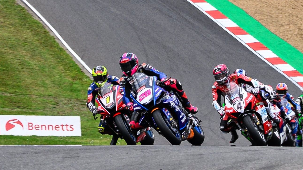 Bradley Ray, Kyle Ryde y Scott Redding se repartieron las victorias del BSB en Brands Hatch