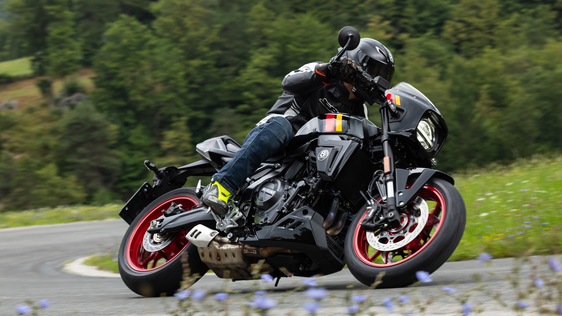 Suzuki  GSX 8T & 8TT 2025 Accion (1)