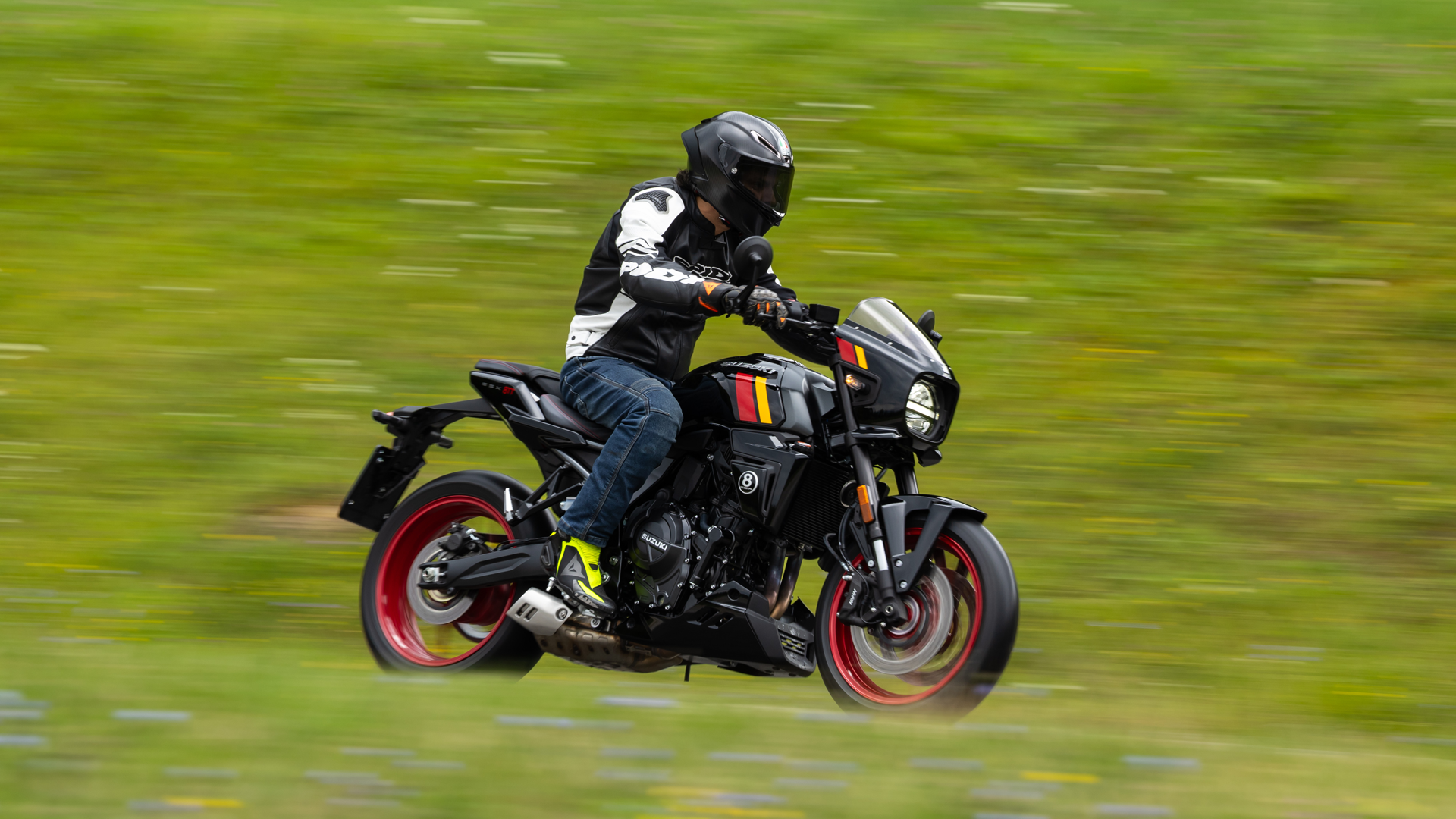 Suzuki  GSX 8T & 8TT 2025 Accion (3)