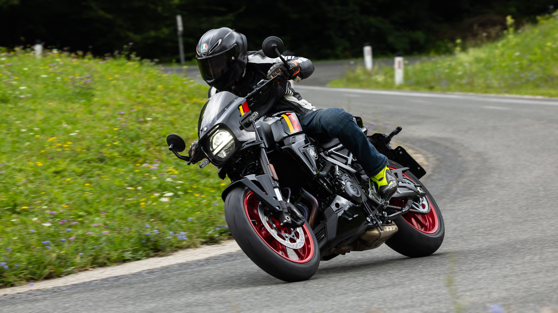 Suzuki  GSX 8T & 8TT 2025 Accion (4)