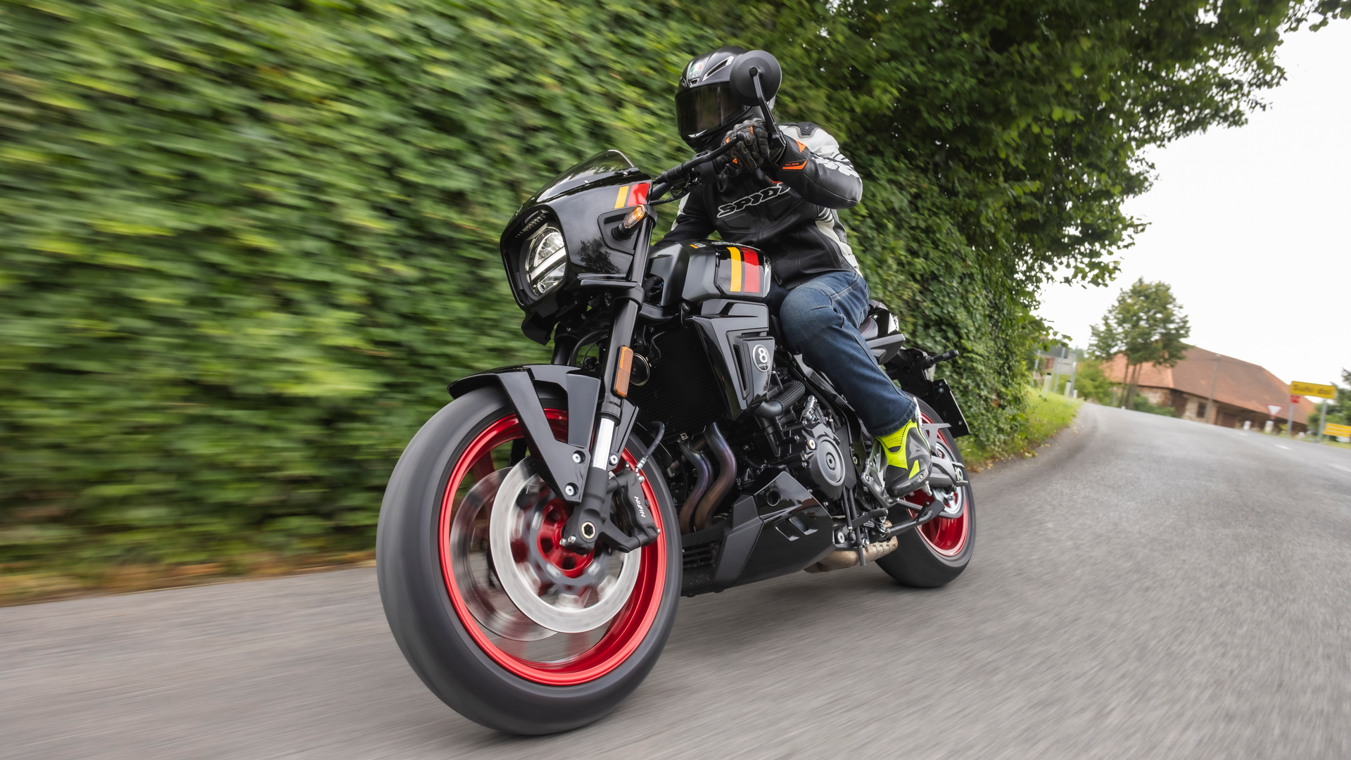 Suzuki  GSX 8T & 8TT 2025 Accion (5)