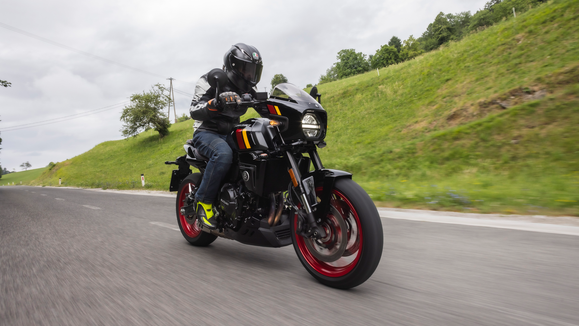 Suzuki  GSX 8T & 8TT 2025 Accion (7)
