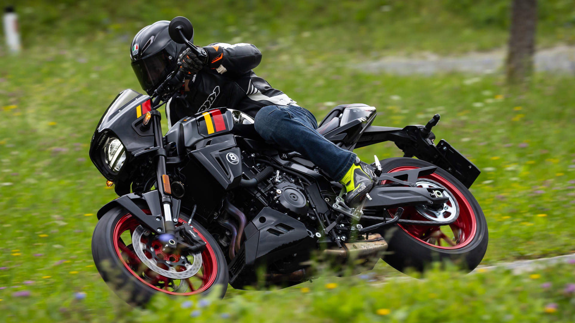 Suzuki  GSX 8T & 8TT 2025 Accion (2)
