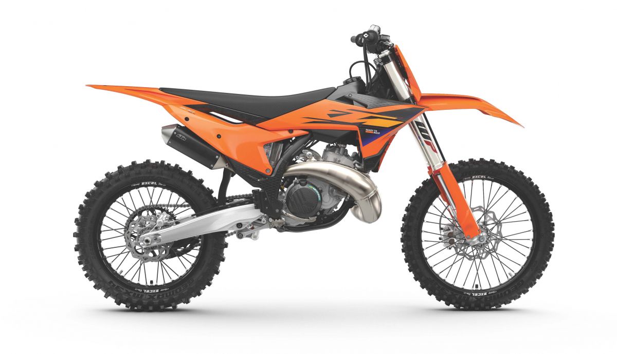 698053 MY26 KTM 300 SX 90 right Studio 01 IMAGES STUDIO 698053 MY26 KTM 300 SX 90 right Studio 01 IMAGES STUDIO