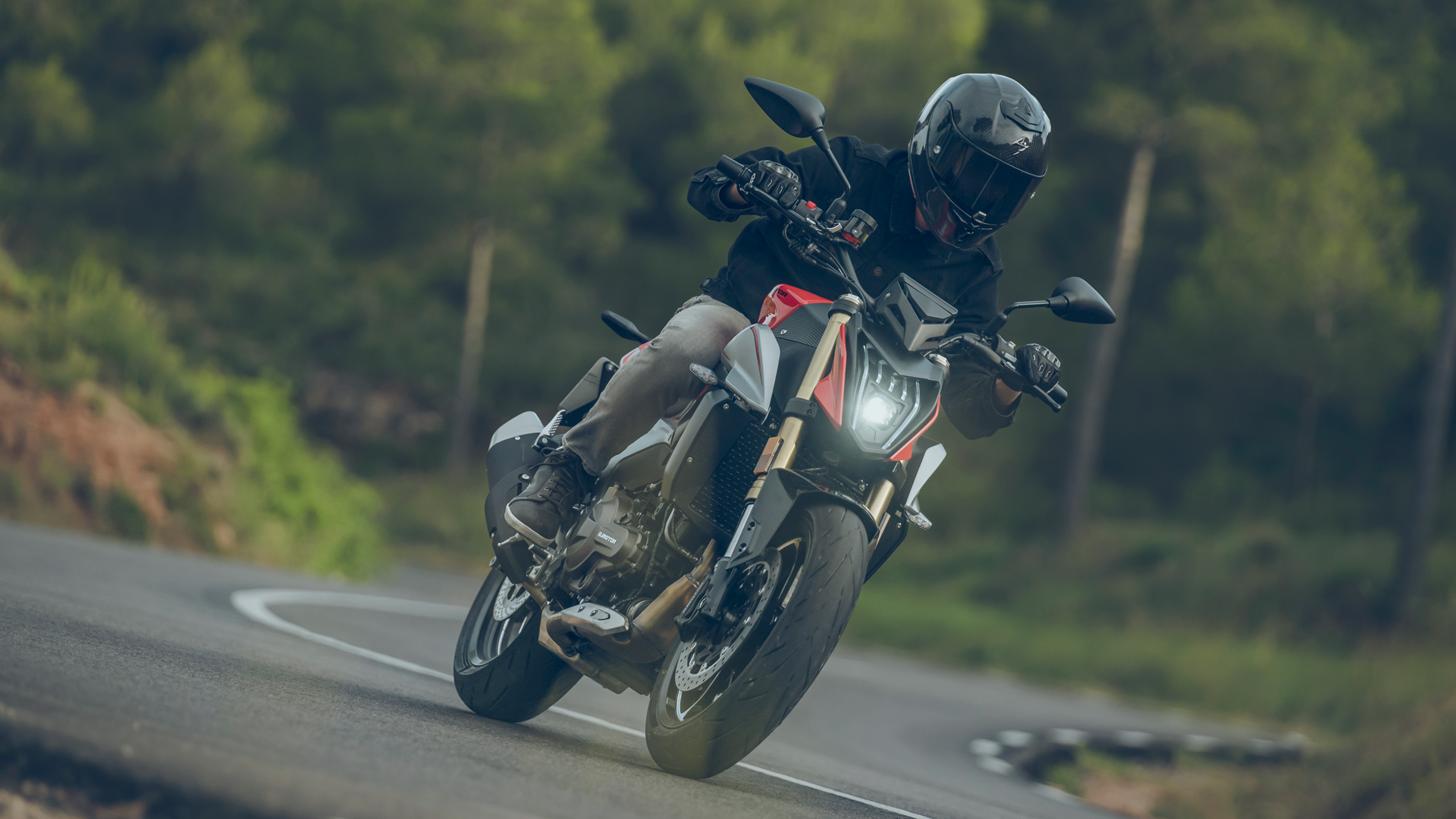 QJMOTOR SRK 600 2025 Accion(3)