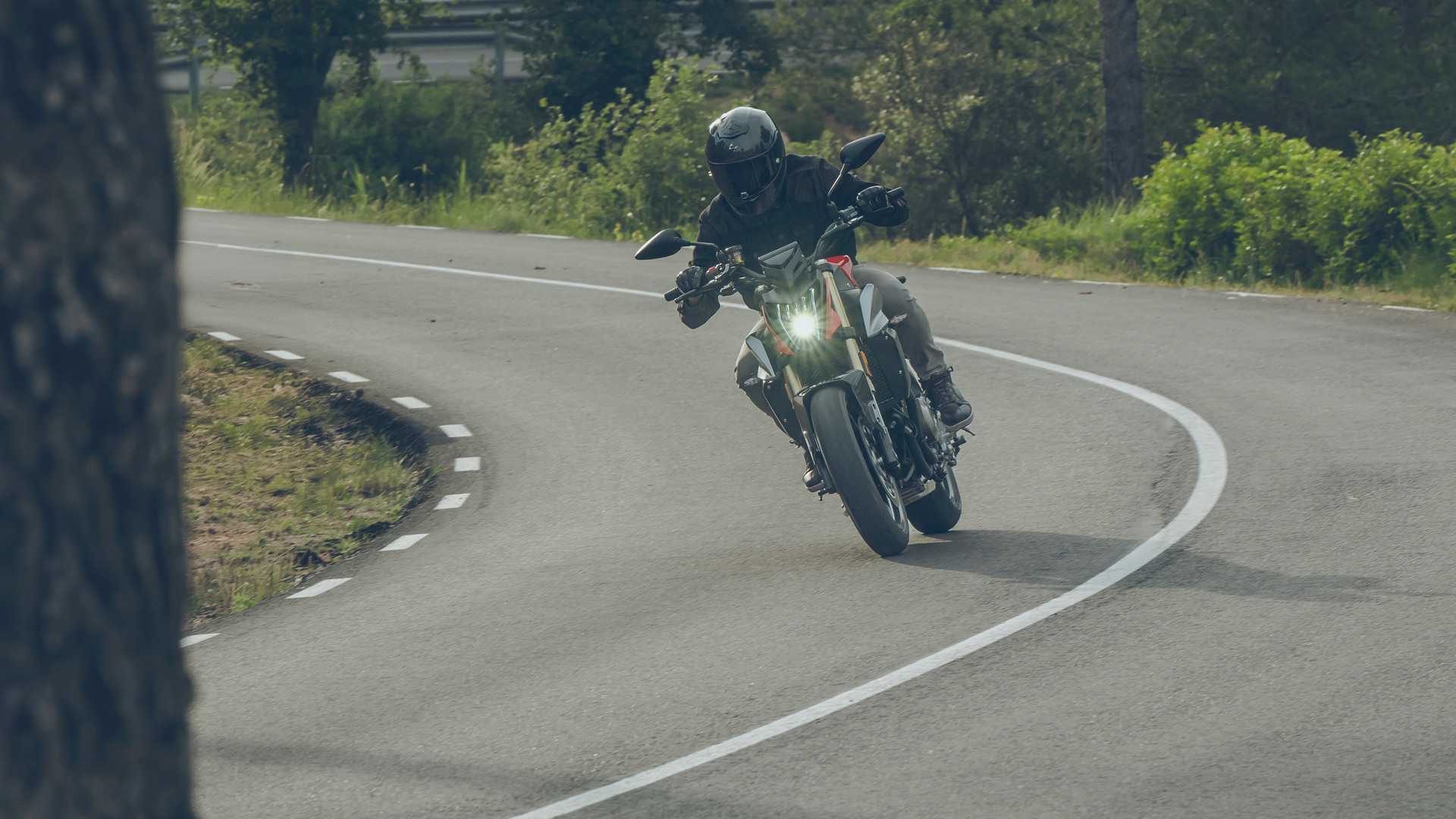 QJMOTOR SRK 600 2025 Accion(4)