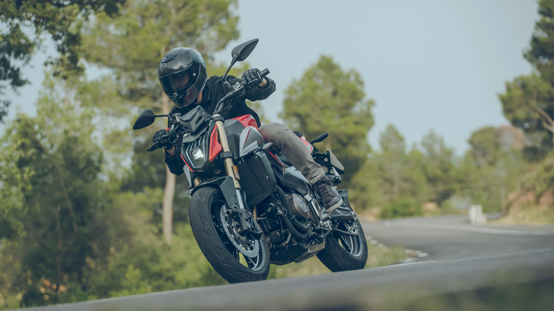 QJMOTOR SRK 600 2025 Accion(7)