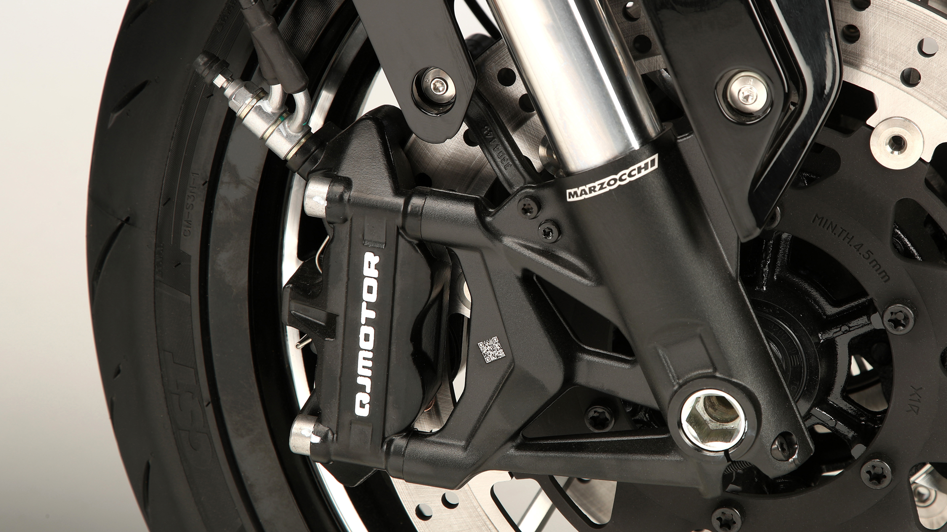 QJMOTOR SRK 600 2025 Detalles (8)