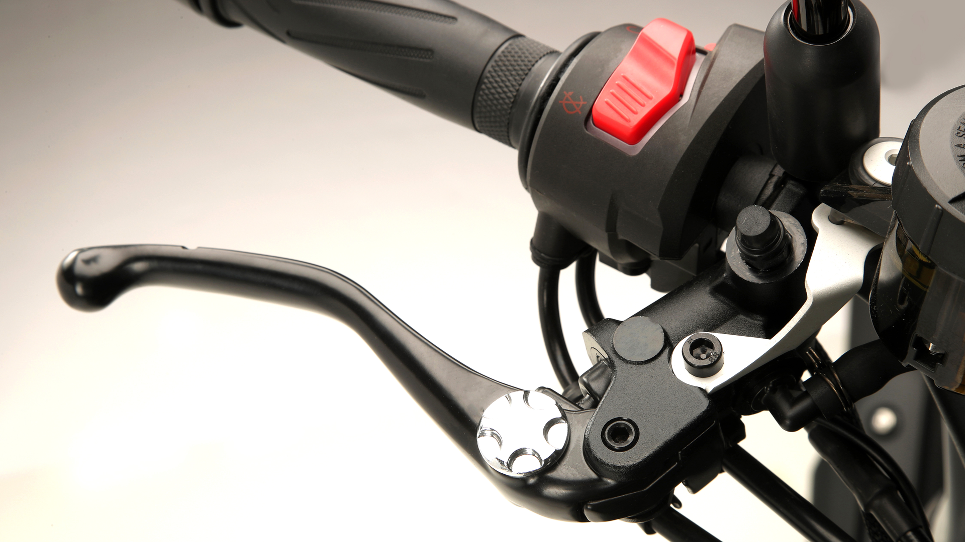 QJMOTOR SRK 600 2025 Detalles (10)