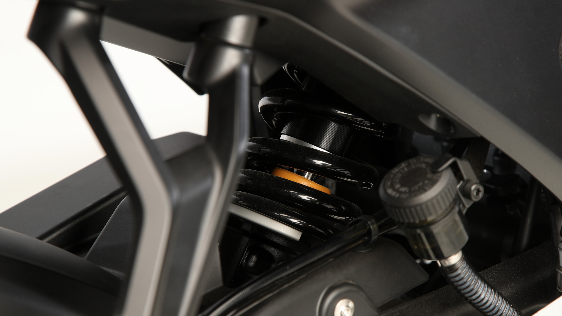 QJMOTOR SRK 600 2025 Detalles (16)