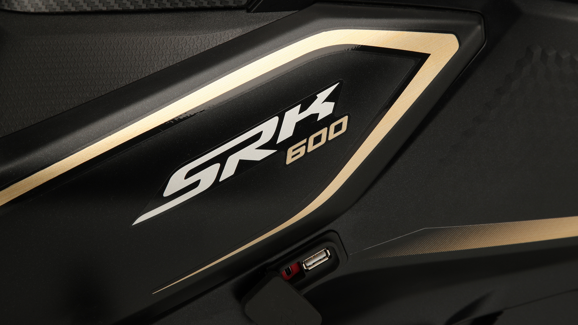 QJMOTOR SRK 600 2025 Detalles (18)