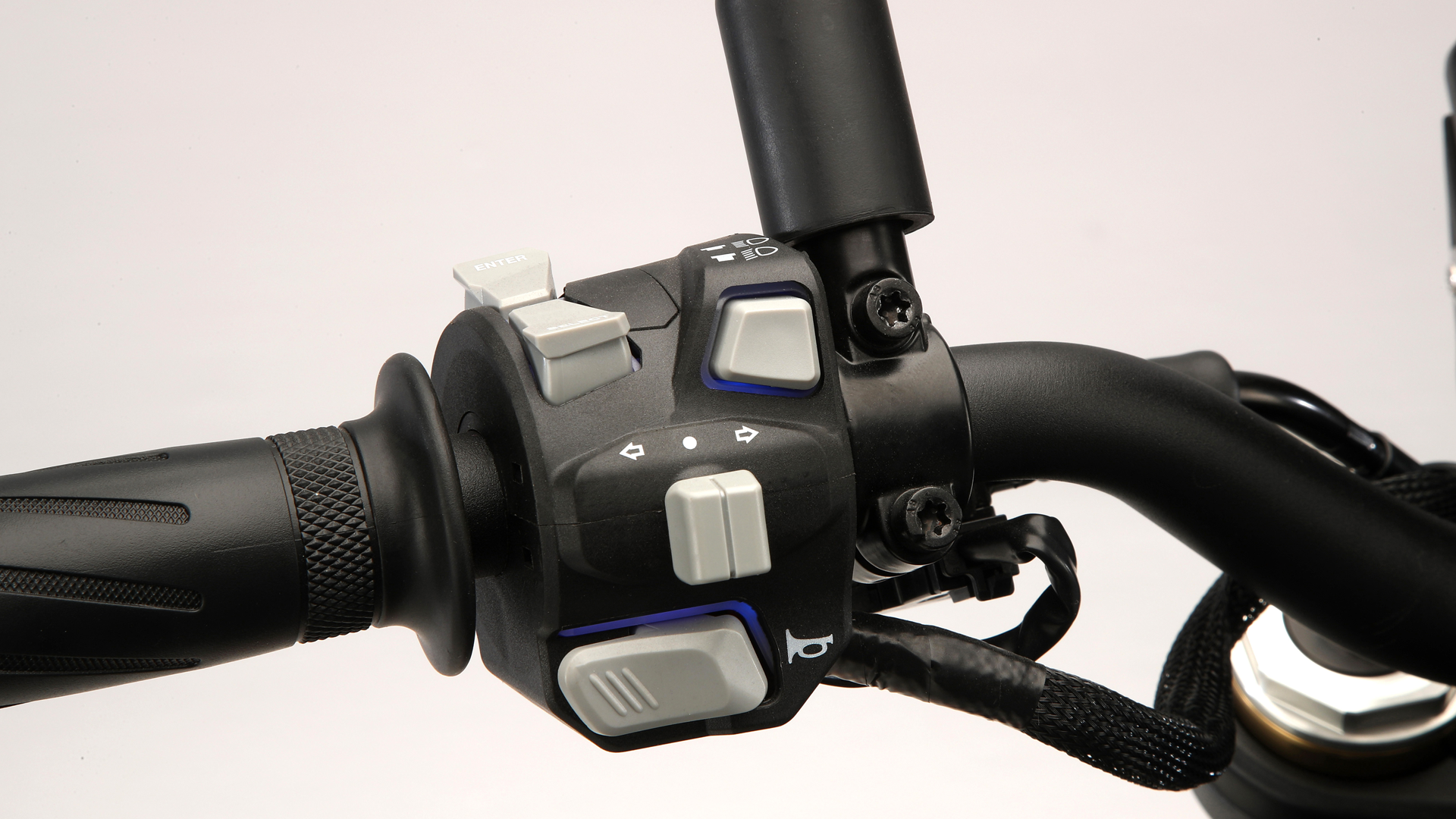 QJMOTOR SRK 600 2025 Detalles (26)