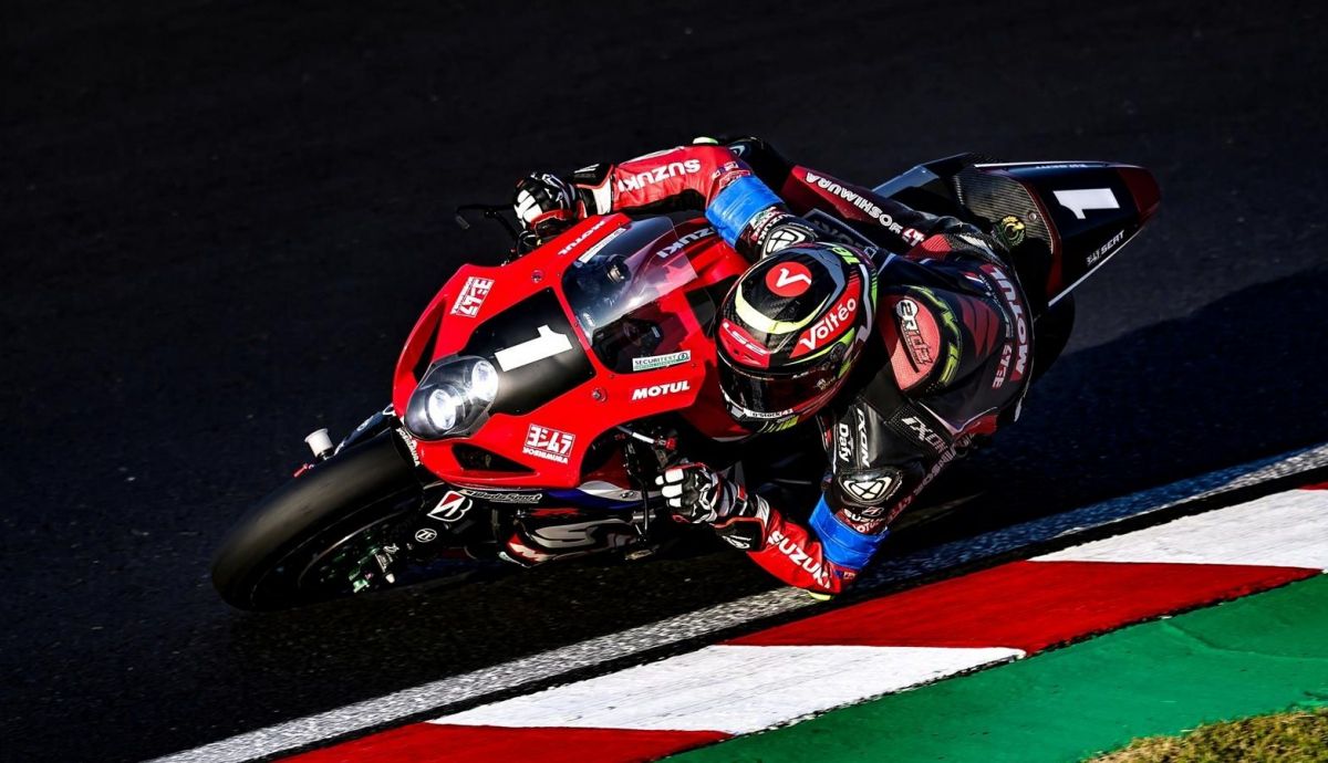 El Yoshimura SERT se sobrepuso a una caída para acabar en el podio