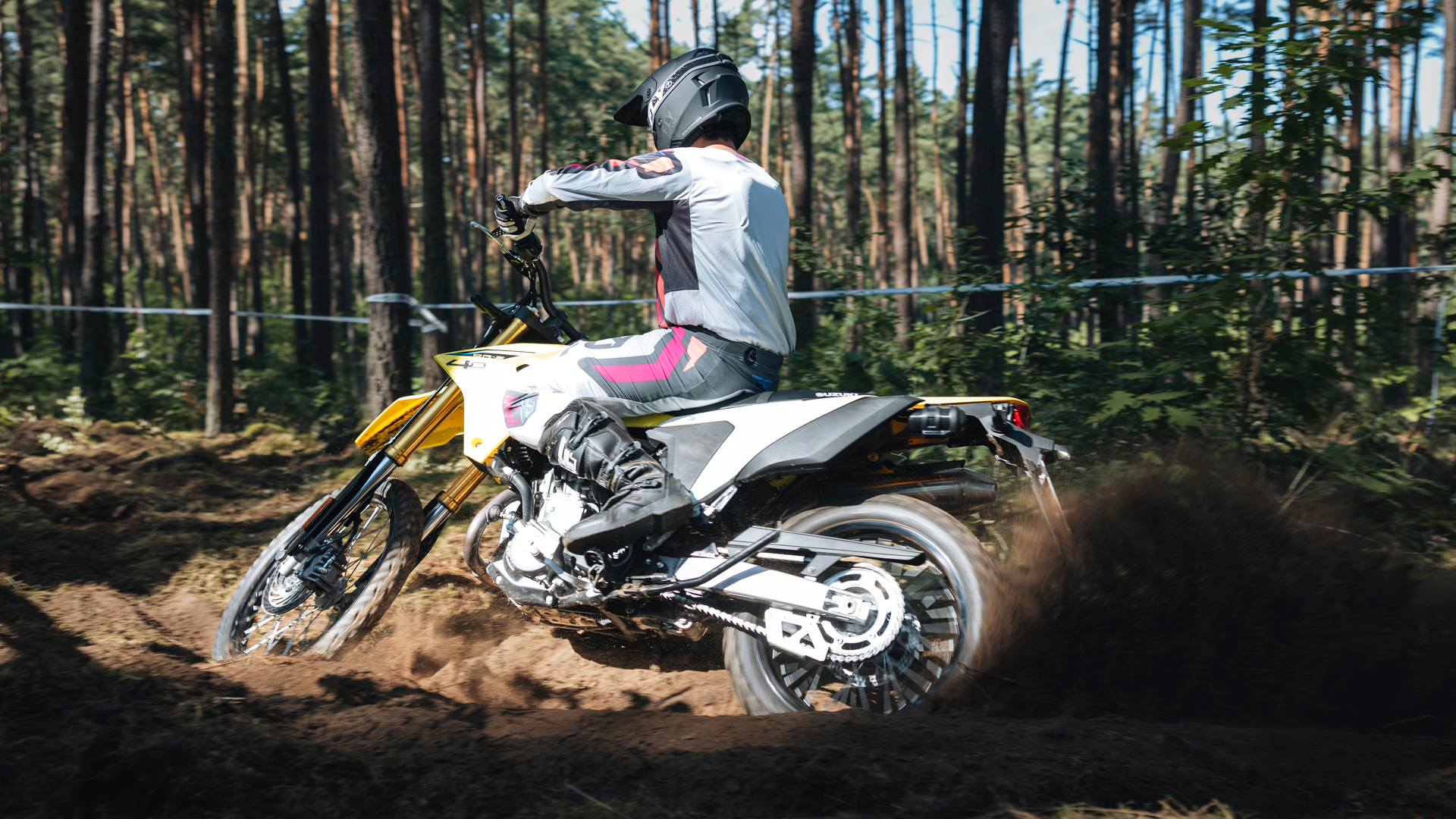 Suzuki DR Z4S 2025 Accion (15)